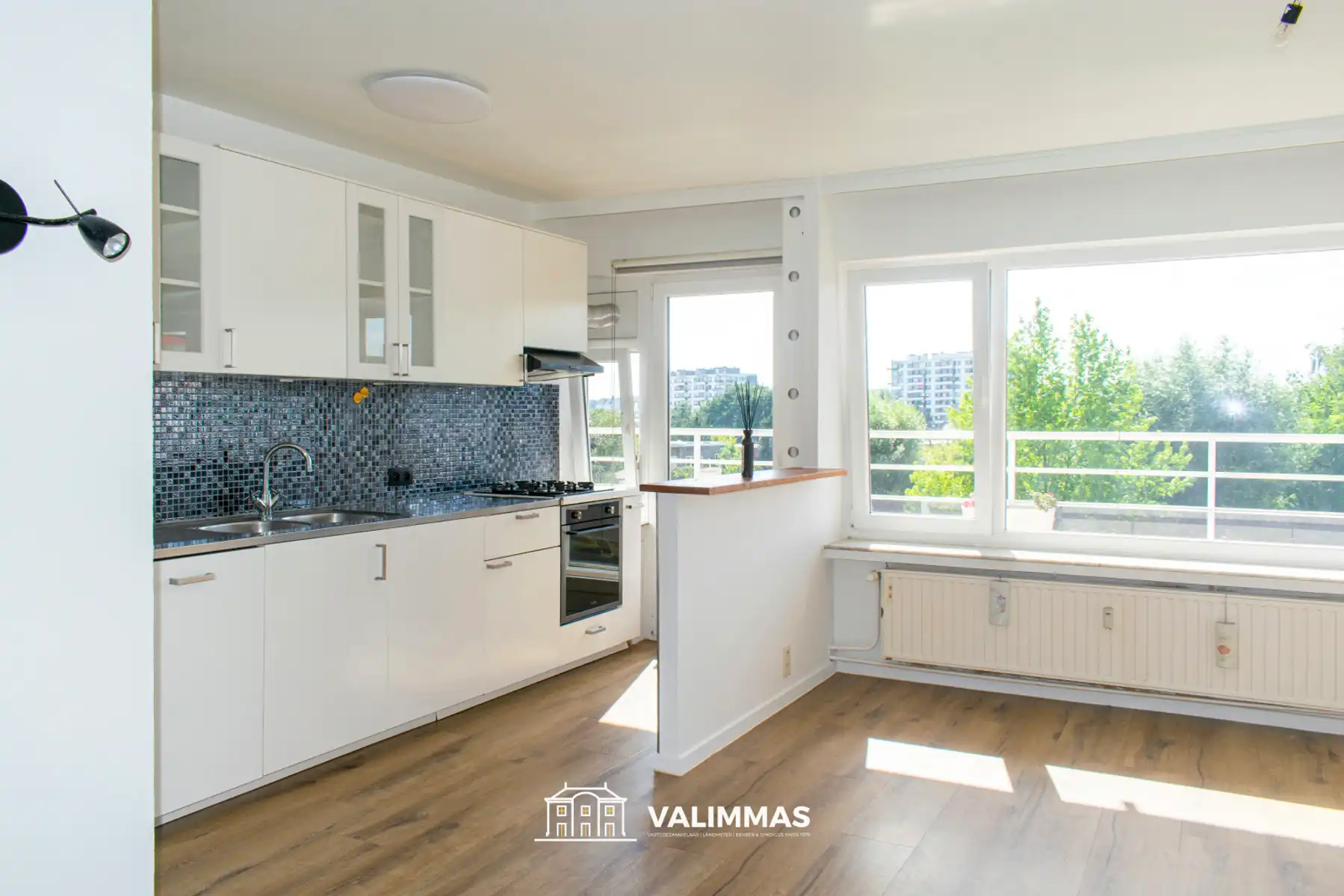 Gerenoveerd en comfortabel appartement met terras en kelder foto 8