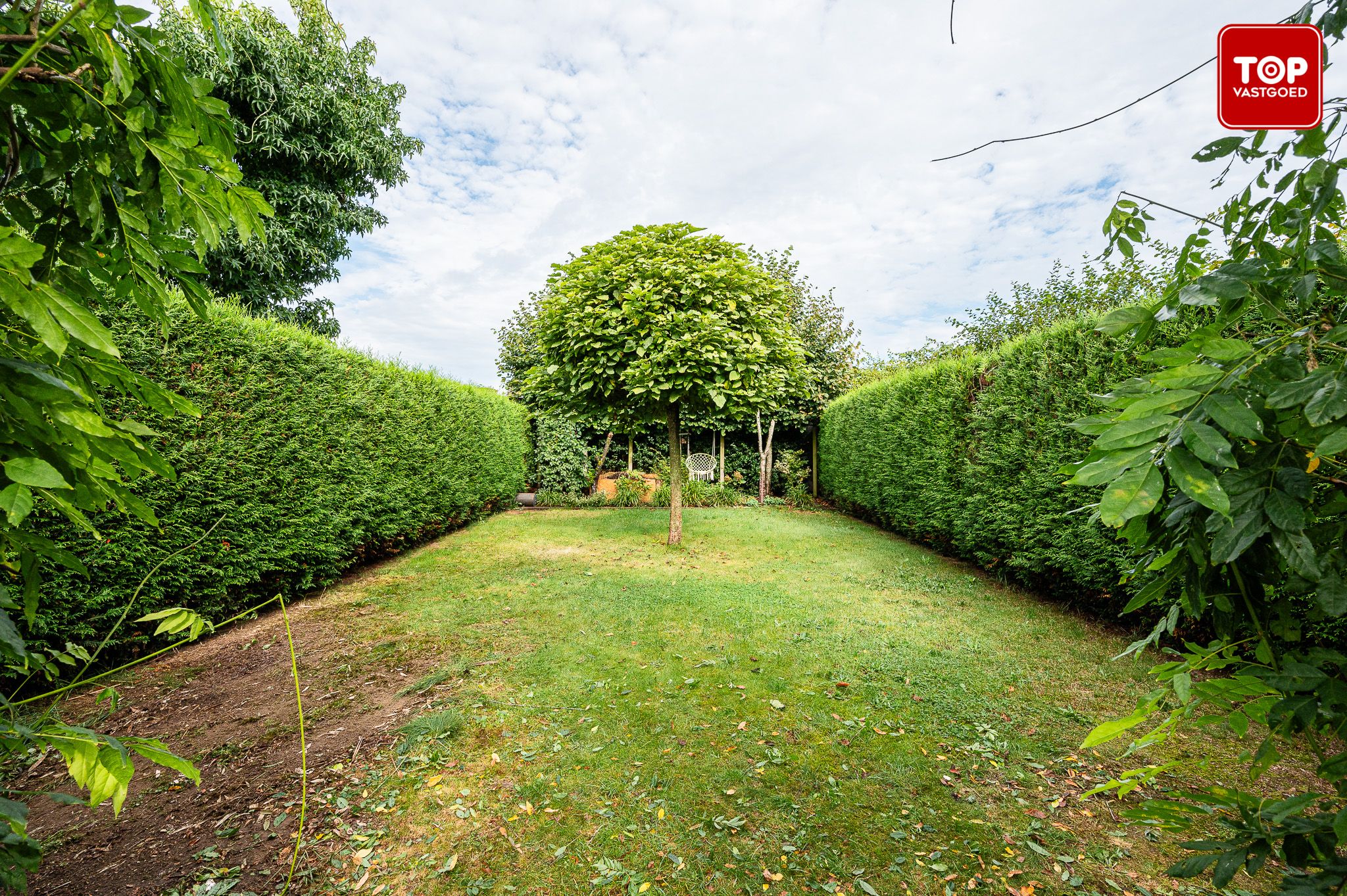 Instapklare gezinswoning met een garage en een prachtige groene Tuin foto 23