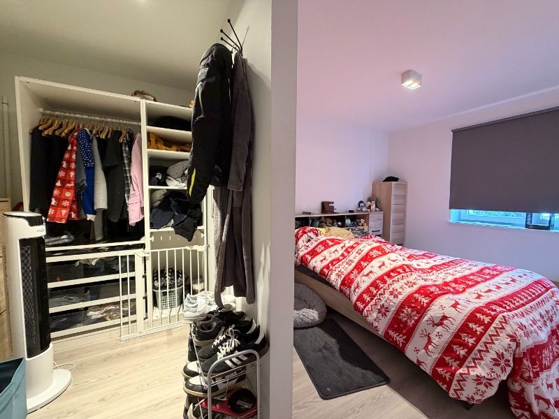 ZEER RECENTE WONING (2024) MET DRIE SLAAPKAMERS, TUIN EN CARPORT foto 8