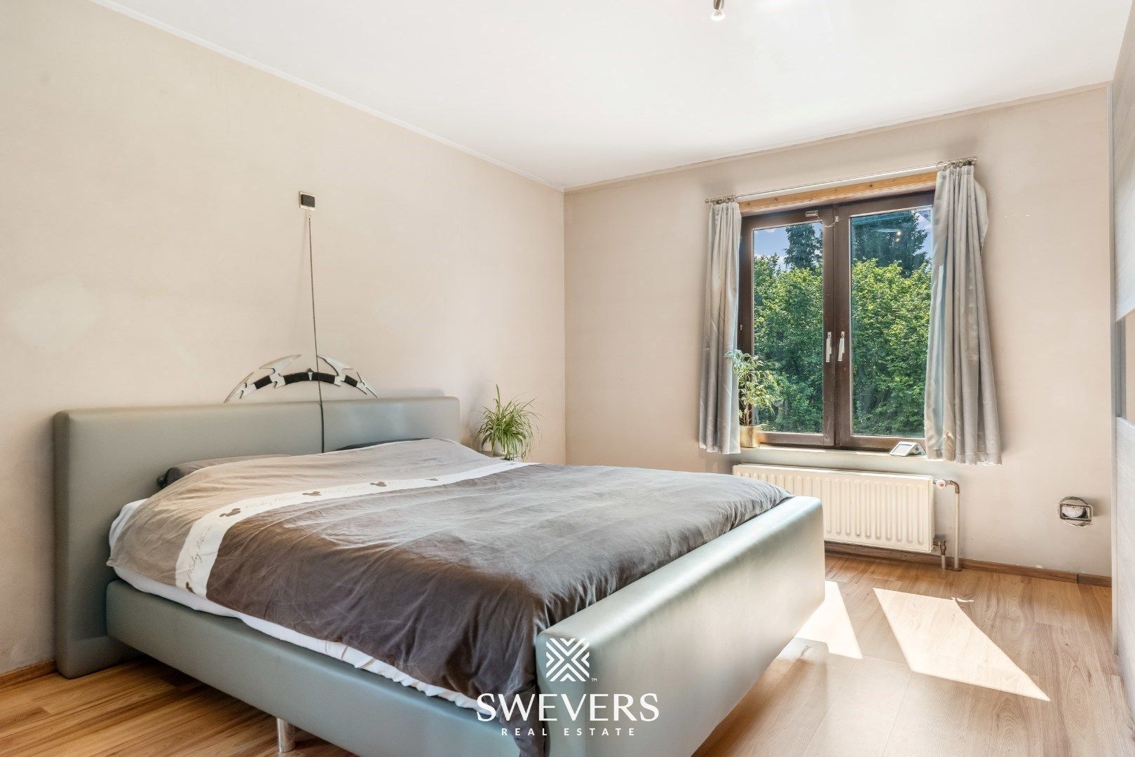 Ruime gezinswoning met zonnepanelen, kelder en zonnige tuin op topligging foto 13