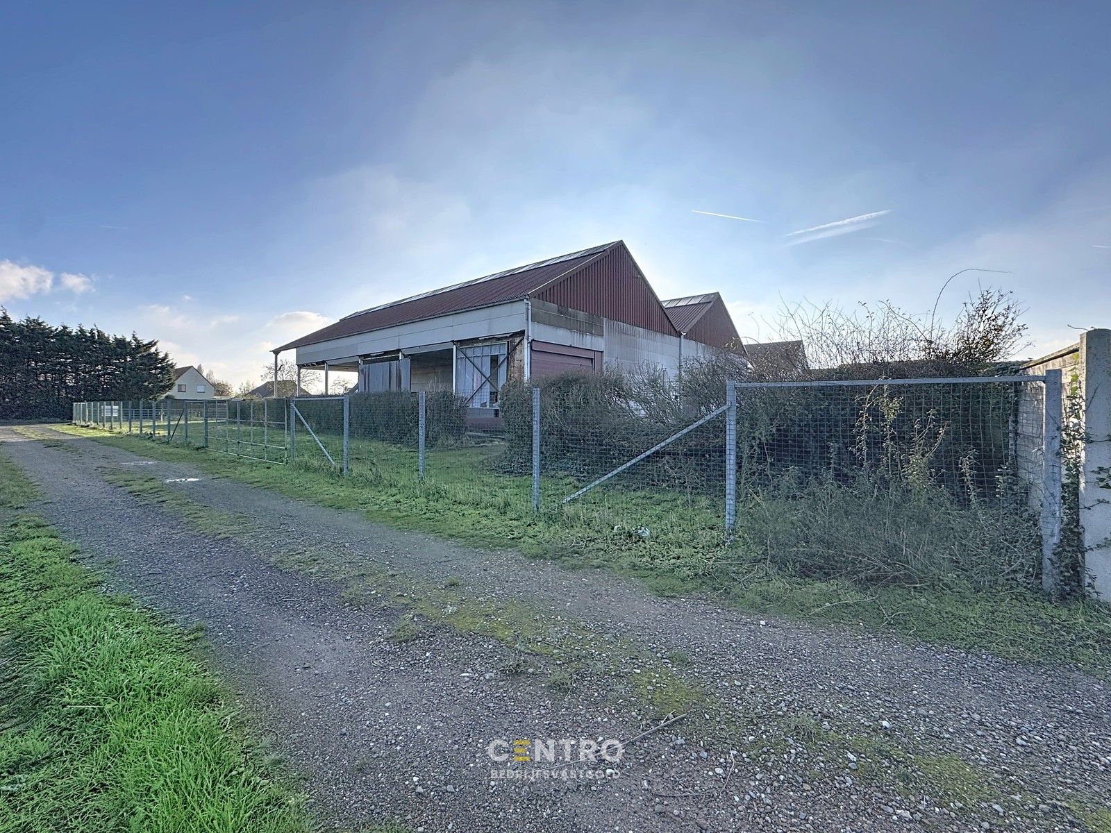 Opslagruimte met showroom en 3 verhuurde appartementen op 3.682m2! foto 16