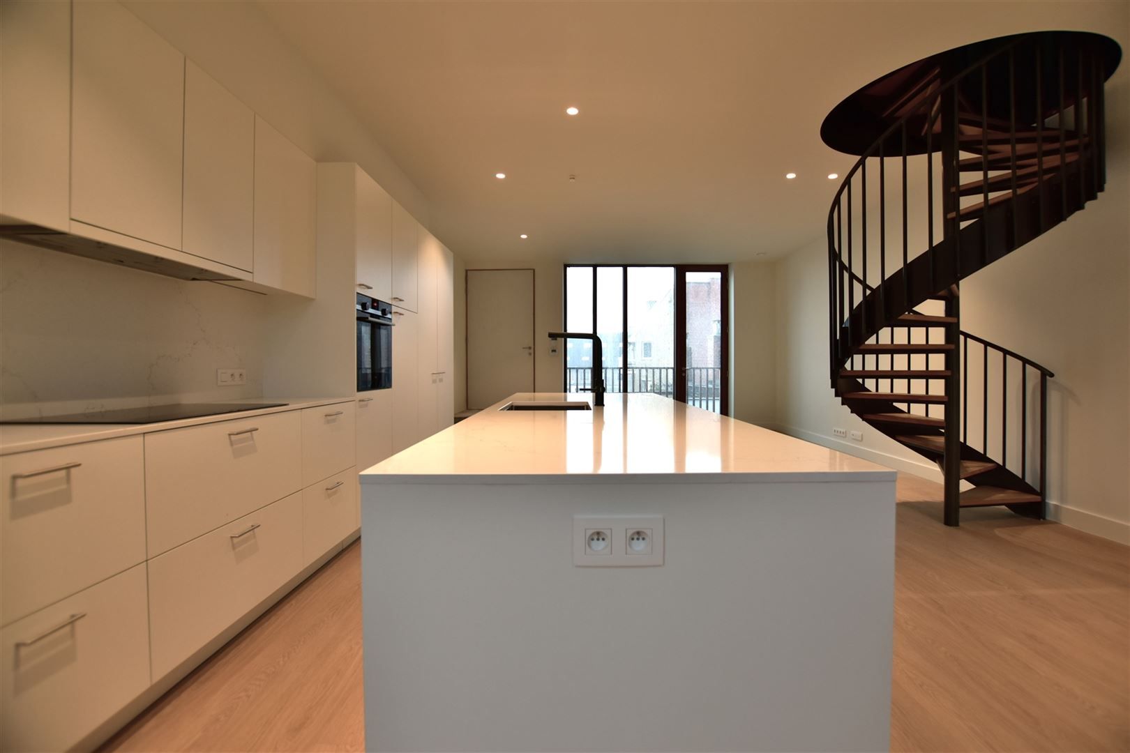 Prachtig luxueus appartement te huur in het bruisende hart van het centrum!  foto 8