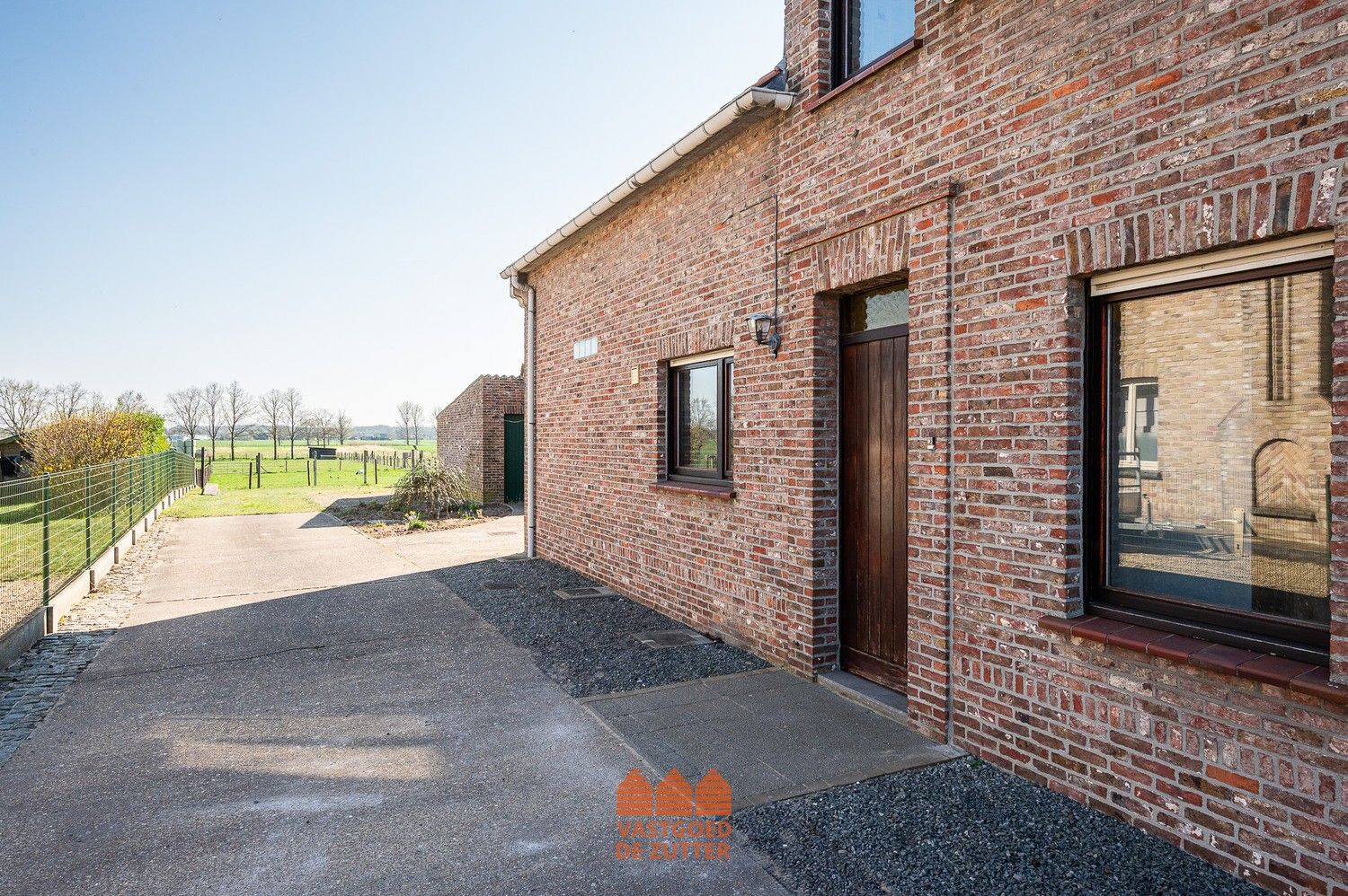 Te renoveren halfopen woning met prachtig vergezicht op unieke locatie foto 7
