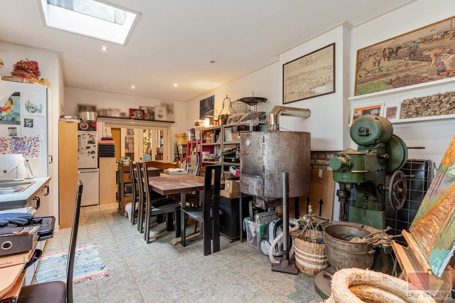 Unieke gesloten bebouwing met veel potentieel, deze ruime woning biedt een indrukwekkende woonoppervlakte van 306 m² foto 9