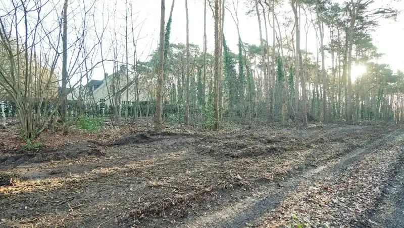 Residentieel gelegen bouwgrond van 15 are voor open bebouwing nabij golf- en meerdomein foto 4