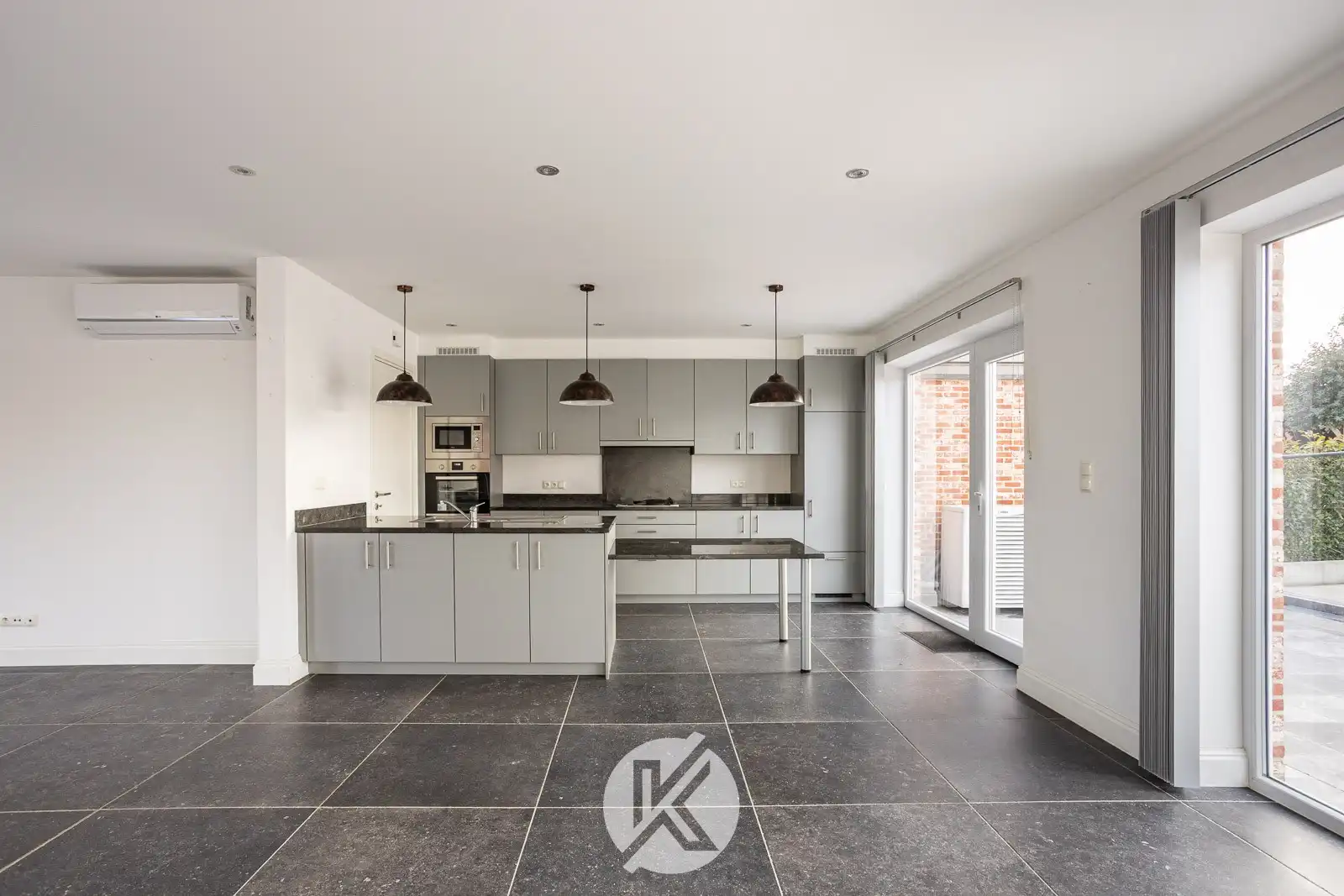 Halfopen gezinswoning in landelijke stijl foto 8