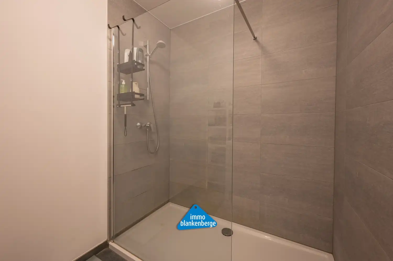 Instapklaar en verrassend ruim appartement met zonnig terras in het centrum van Beernem foto 20