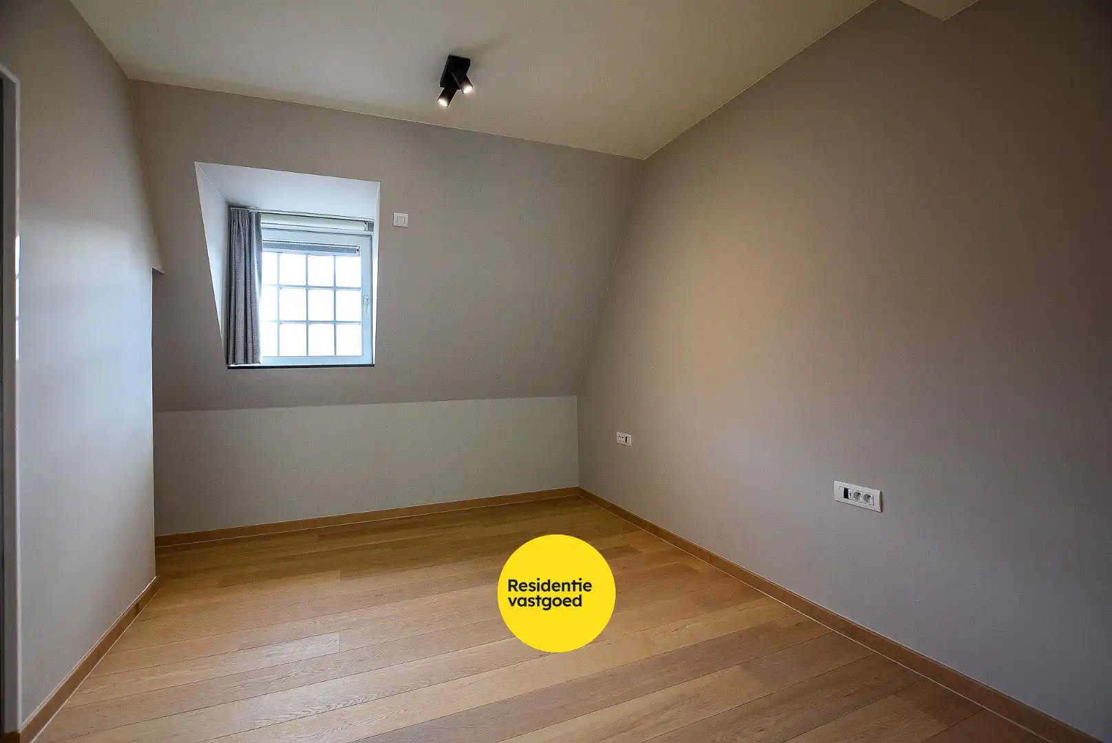 Uiterst goed onderhouden assistentieflat (55m² + 11m² terras) met 1 slaapkamer te Nieuwpoort.  foto 7