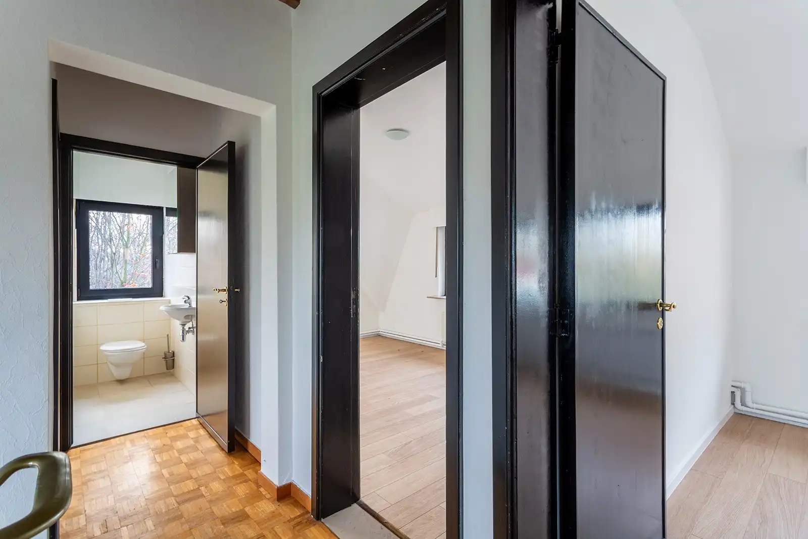 Uniek domein met villa, magazijn en uitgestrekte gronden foto 21