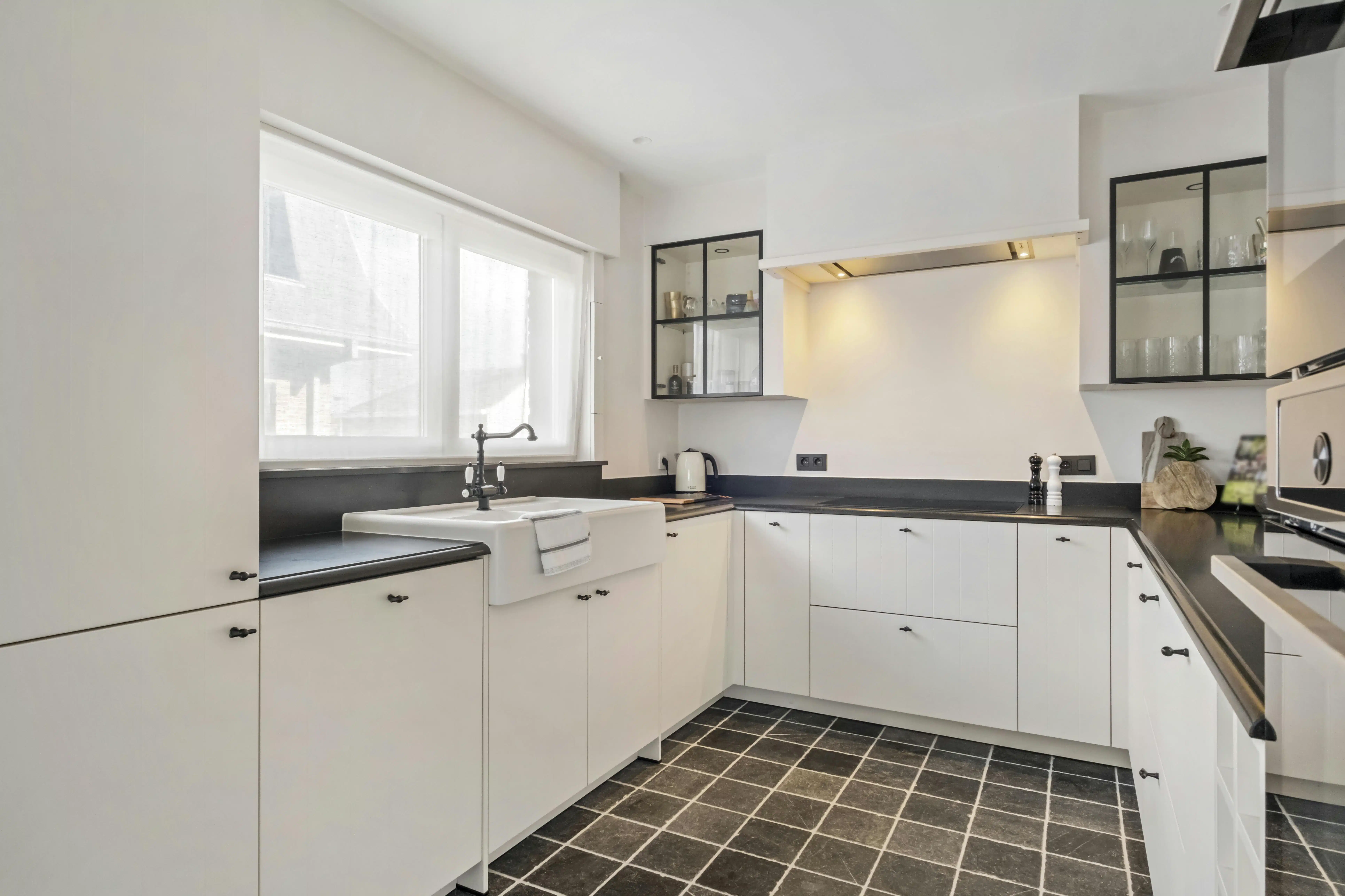  Ruim, instapklaar appartement te koop in Harelbeke foto 3