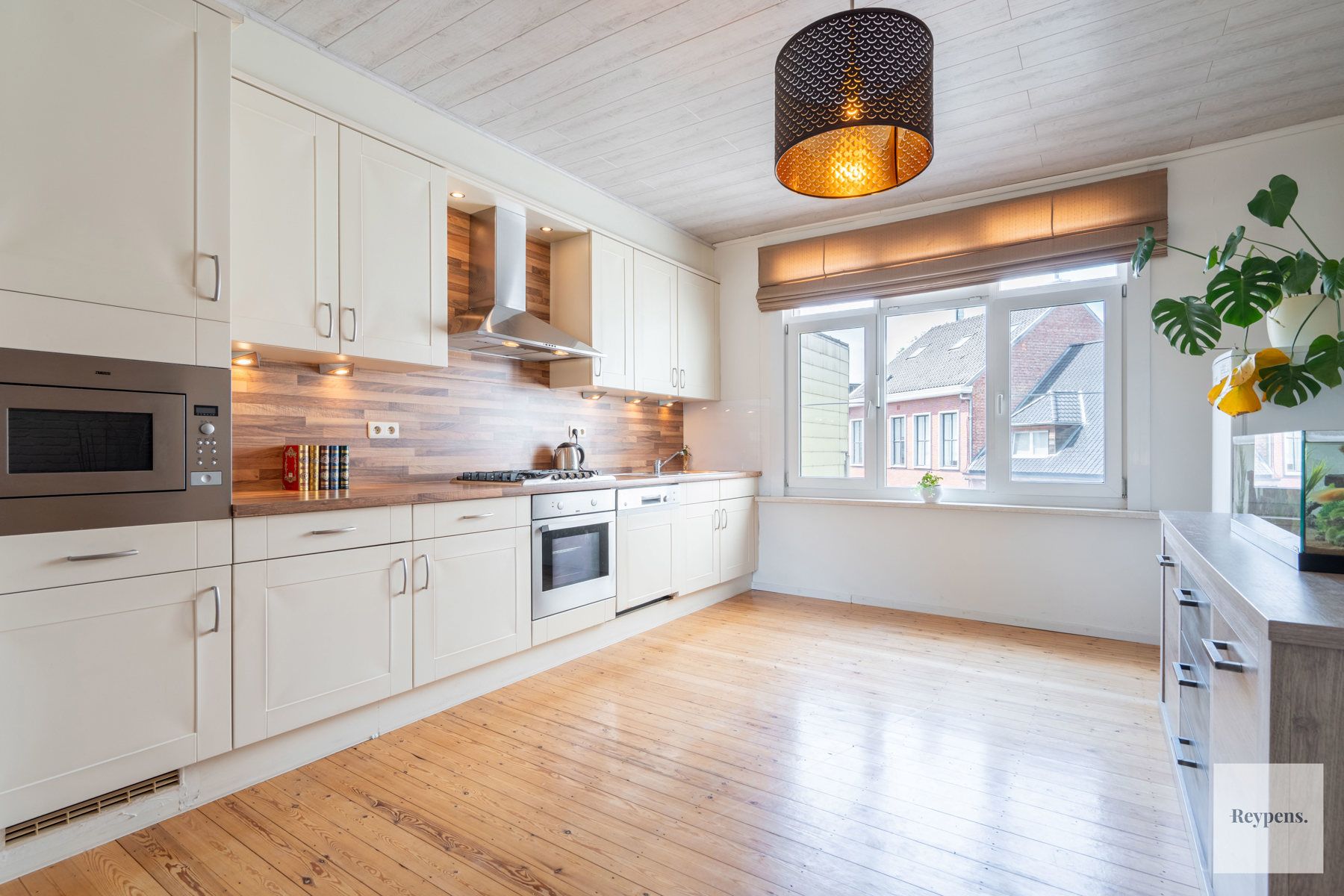 Ruim appartement in het hartje van het centrum! foto 9
