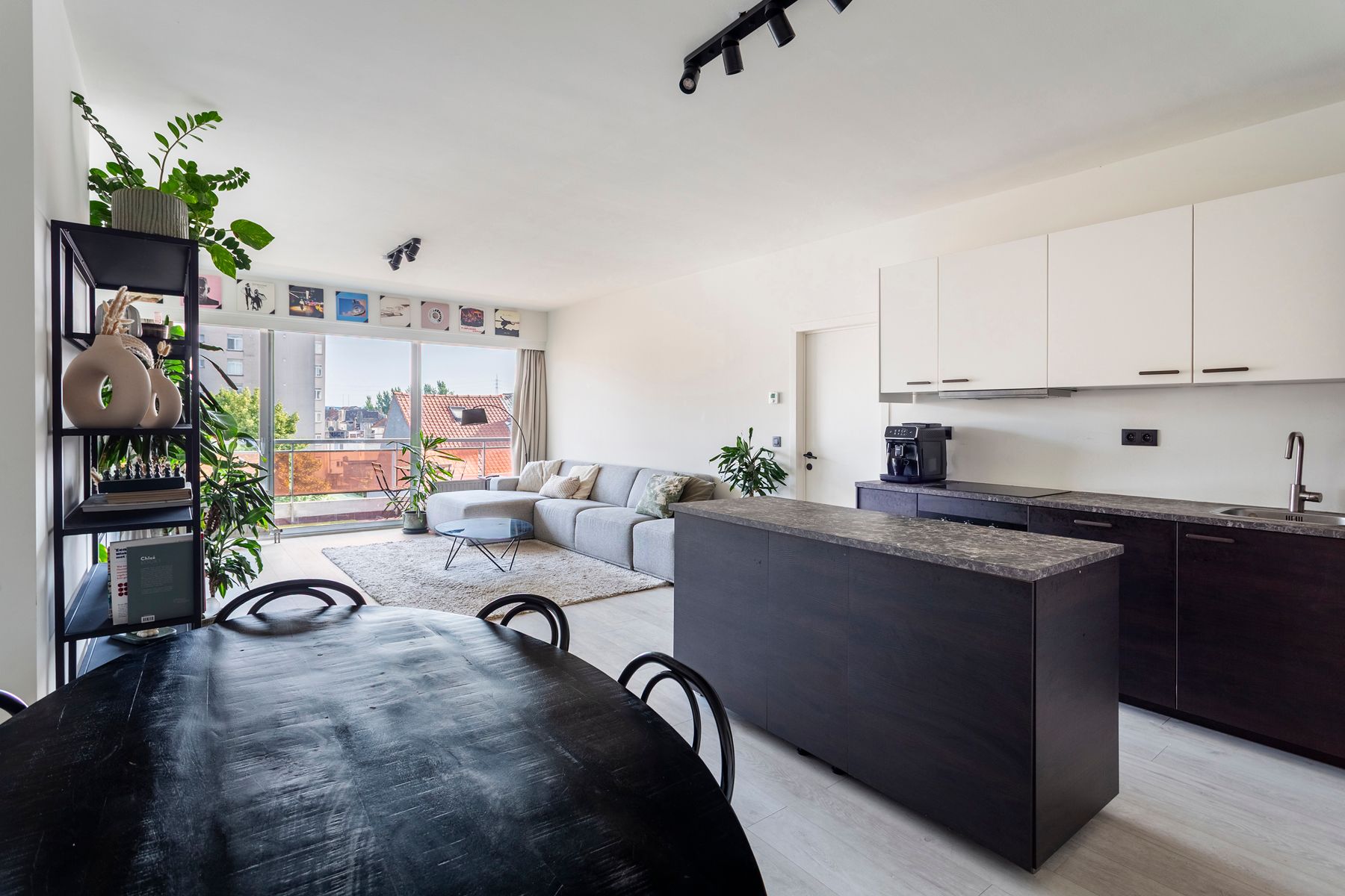 Licht en stijlvol wonen op toplocatie in Antwerpen‑Dam foto 2