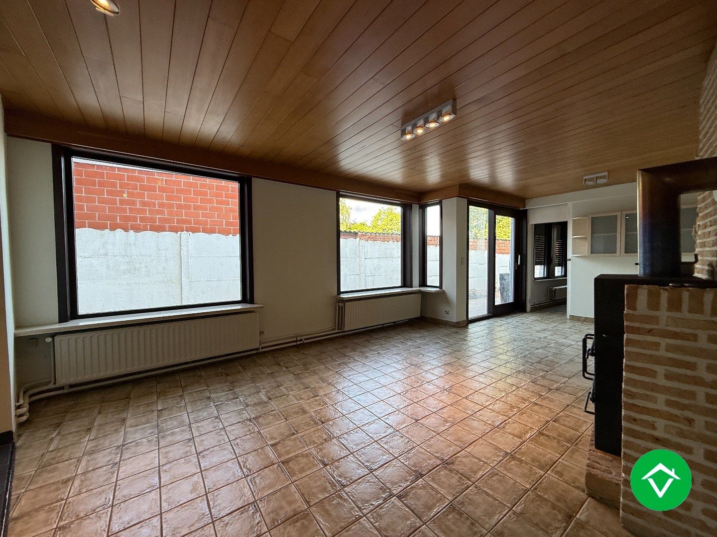 Ruime woning met 5 slaapkamers te Zwevezele  foto 4