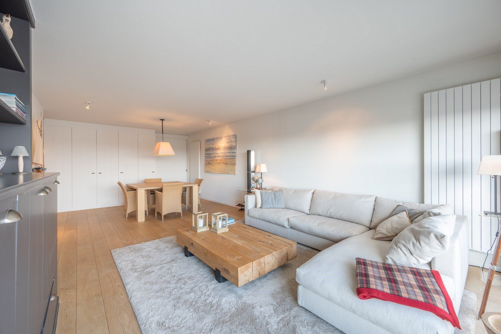 Prachtige duplex dakappartement met  2 zeer zonnige terrassen en unieke vergezichten gelegen op de Jozef Nellenslaan. Tandembox te koop op het gelijkvloers foto 3