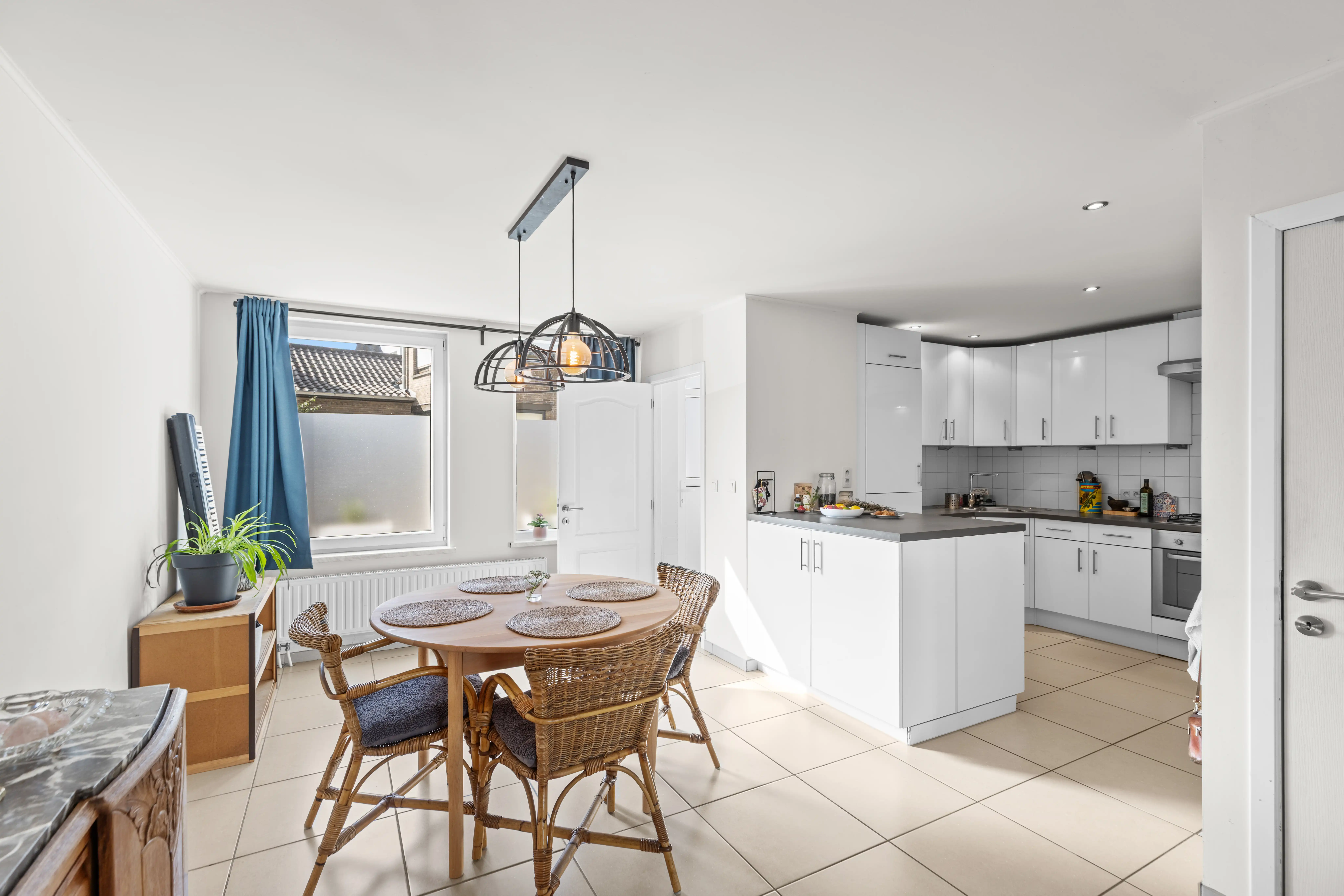 Instapklare woning met gezellig koertje in Belzele (Evergem) foto 4