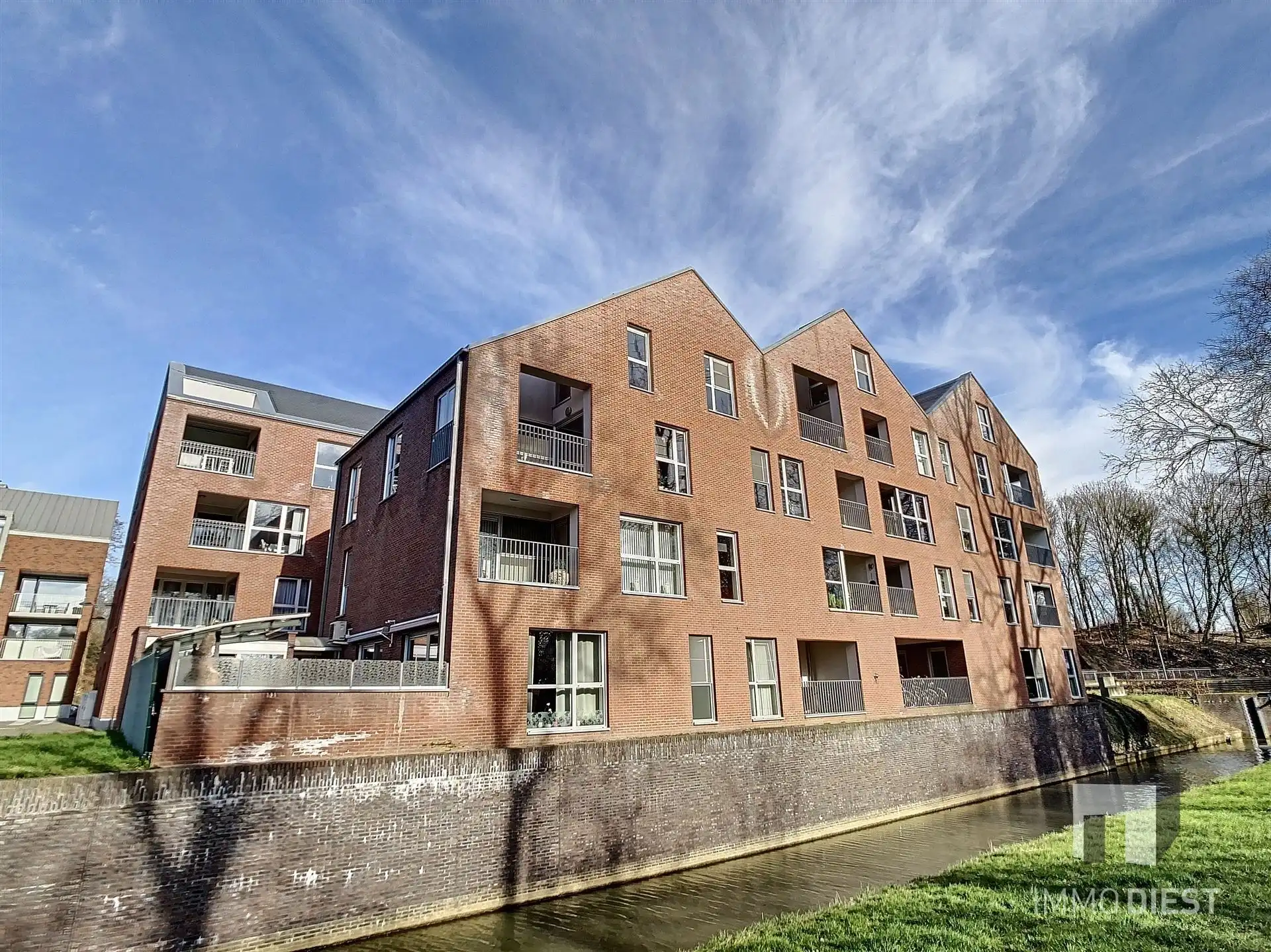 Ruim duplex appartement in het centrum van Diest foto {{pictureIndex}}