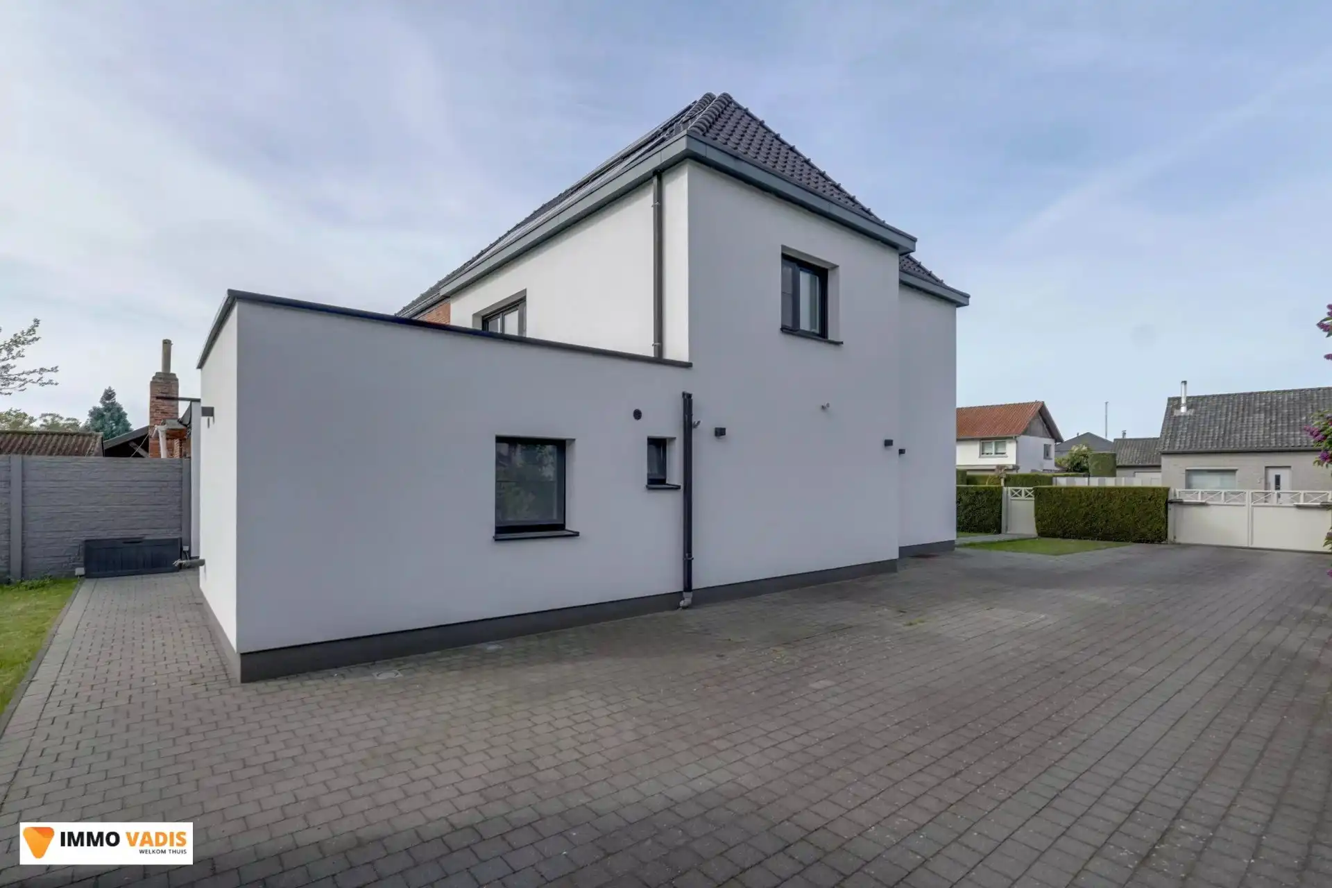 Ruime halfopen bebouwing met drie slaapkamers en tuin foto 20