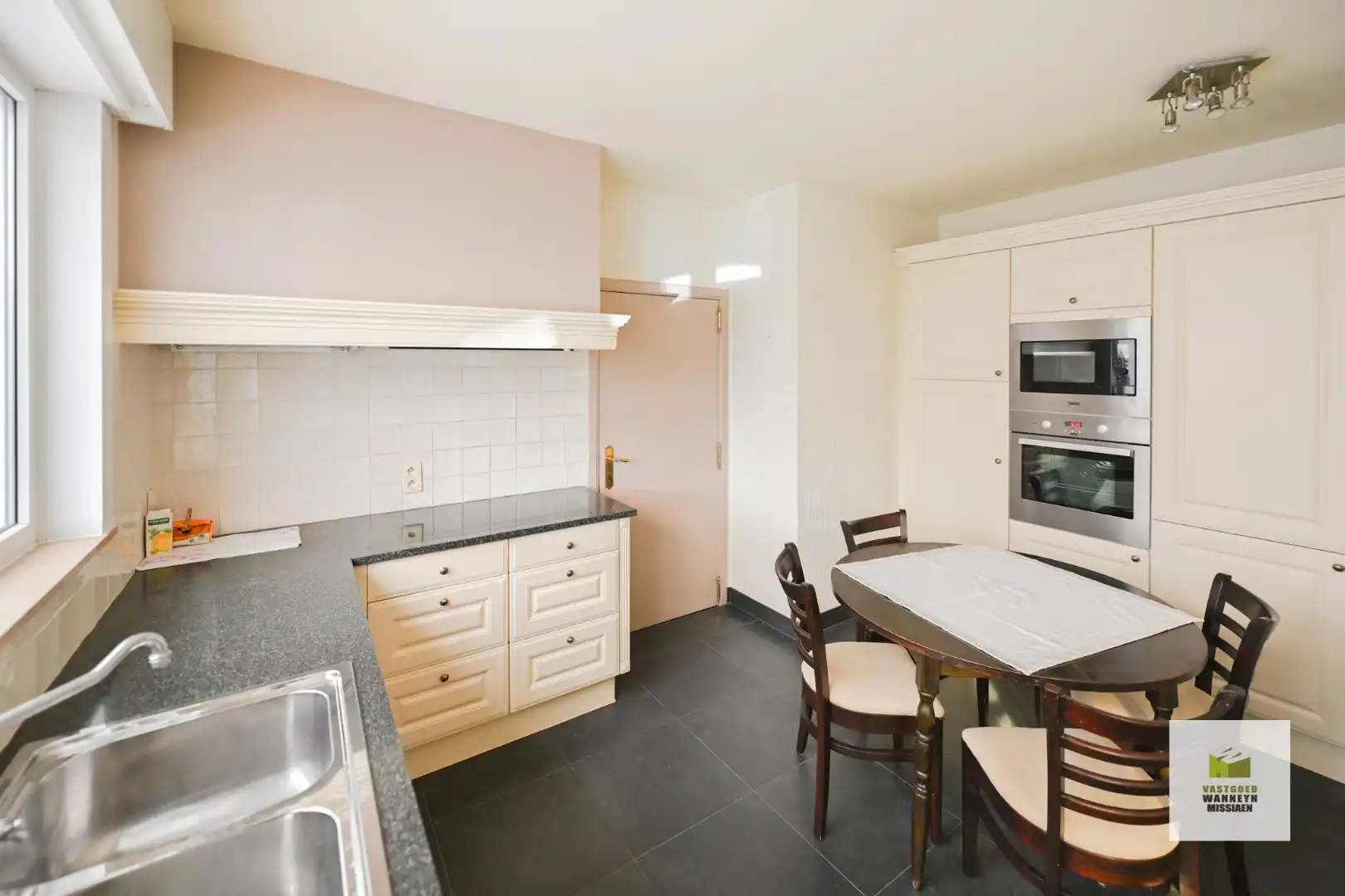 Rustig gelegen woning met 5 slaapkamers op 673m2 foto 11