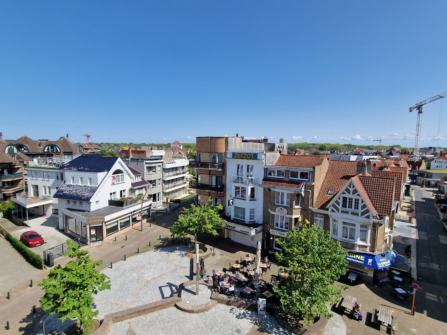 INSTAPKLAAR GEZELLIG DUPLEX APPARTEMENT MET GROOT ZONNETERRAS GELEGEN IN HET CENTRUM EN OP 100 METER VAN HET STRAND VAN DE PANNE foto 12