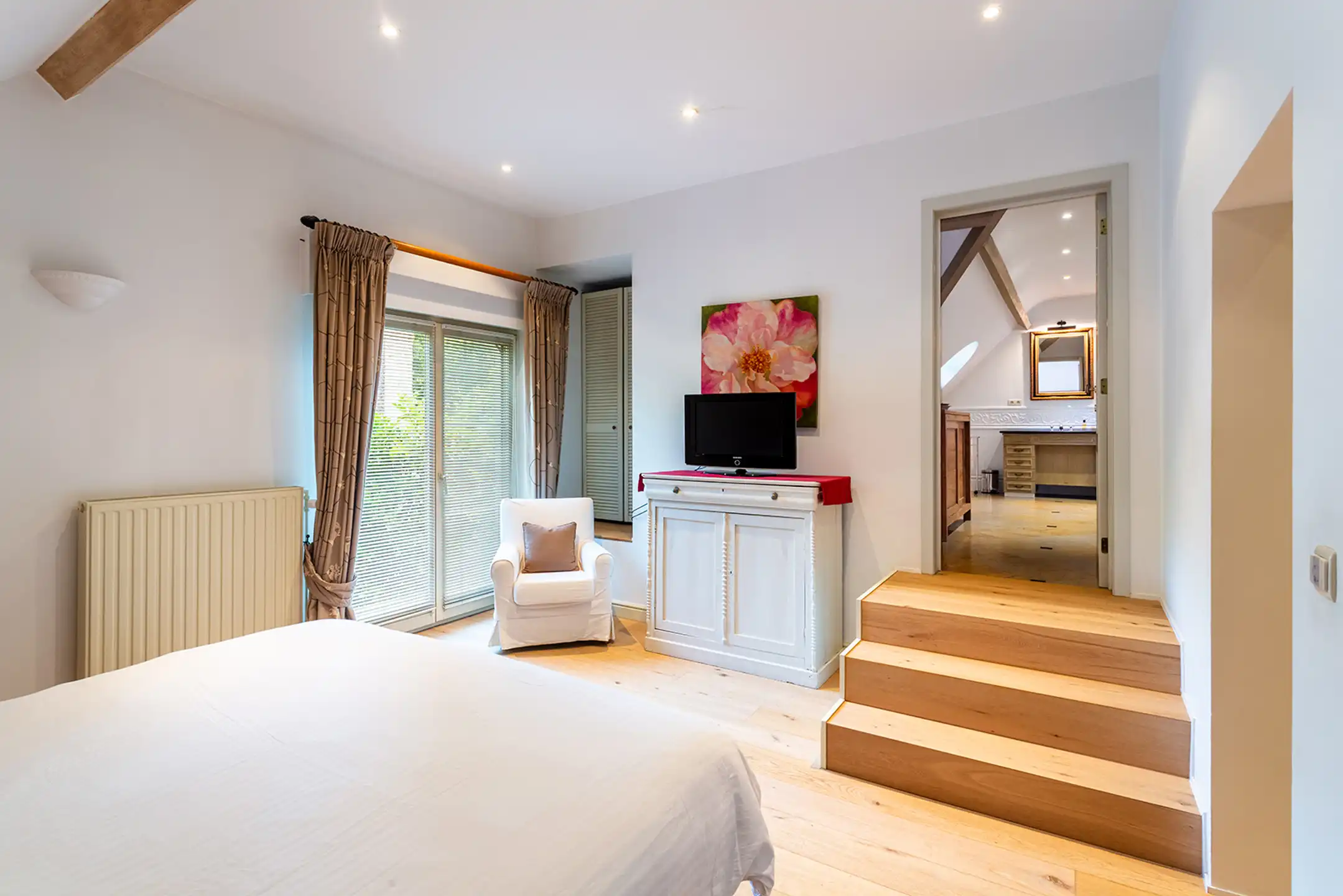 Charmante klasse-villa met rieten dak in bosrijke omgeving foto 35