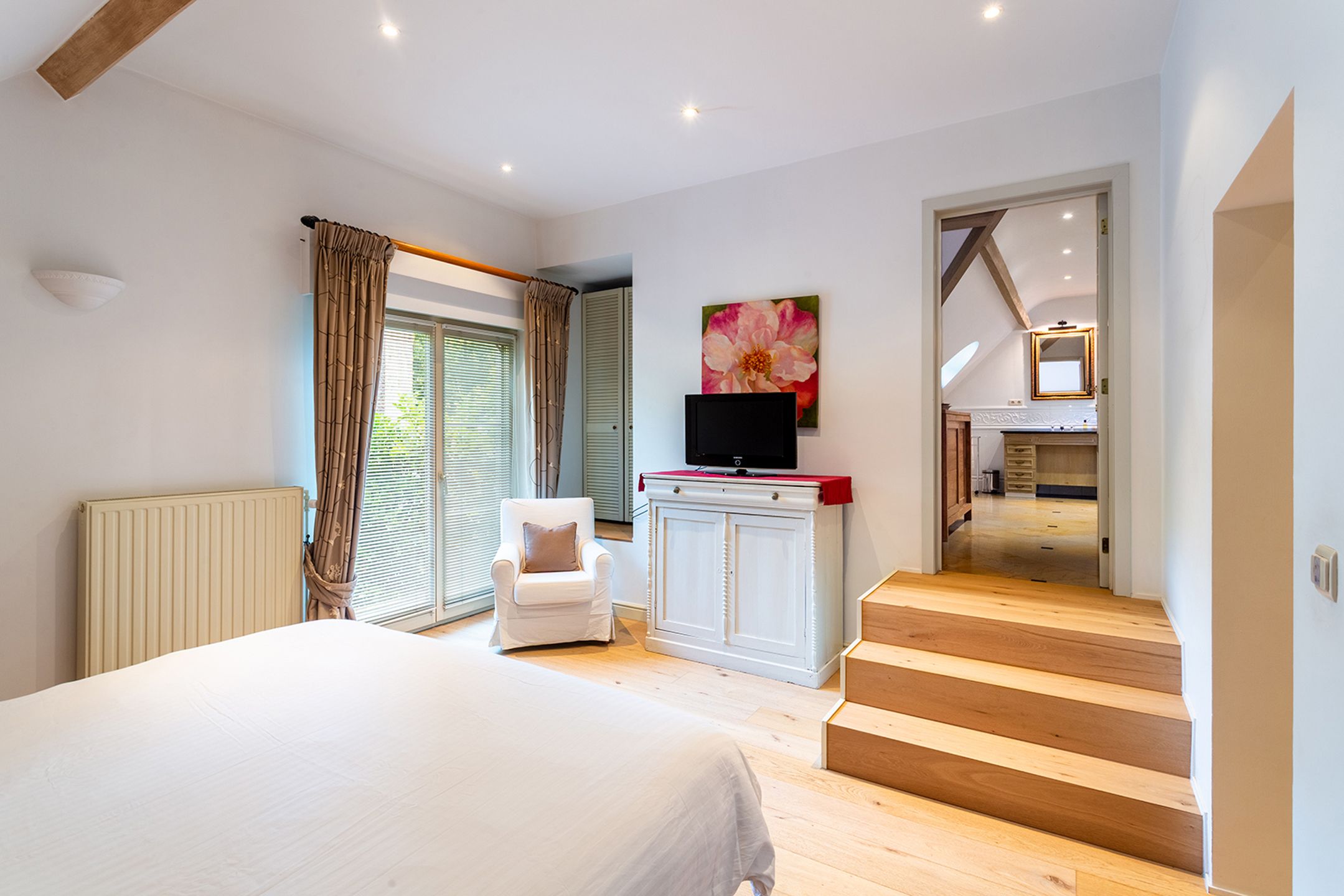 Charmante klasse-villa met rieten dak in bosrijke omgeving foto 35