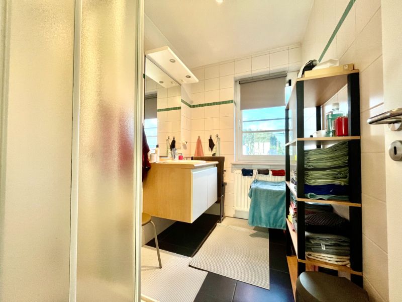 INSTAPKLAAR APPARTEMENT OP 1° VERDIEPING MET RUIM TERRAS foto 5