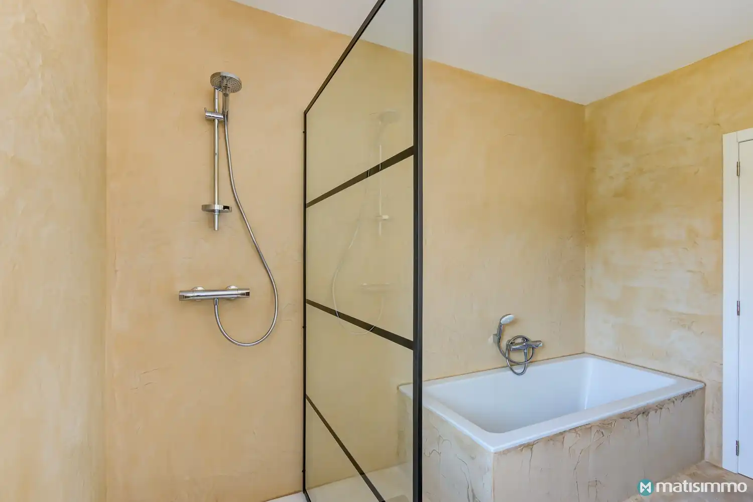 RECENTE ENERGIEZUINIGE GEZINSWONING GELEGEN OP EEN ZEER RUSTIGE LOCATIE TE RIEMST foto 17