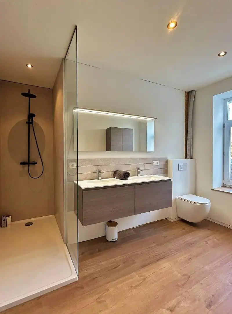 Volledig gerenoveerde rijwoning met 3 slaapkamers en gezellig tuintje. foto 8