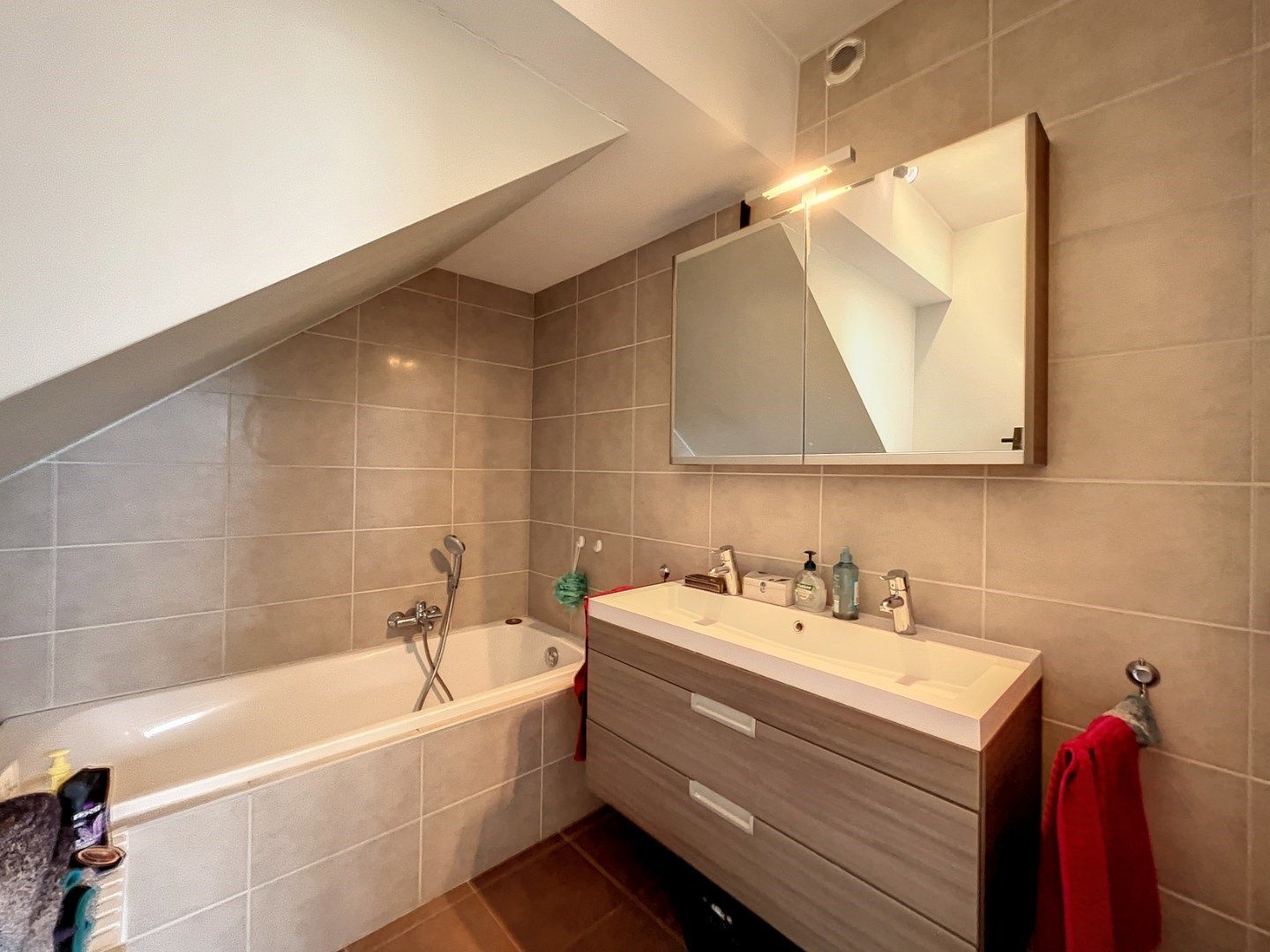 Appartement met 2 slpks en autostandplaats foto 8