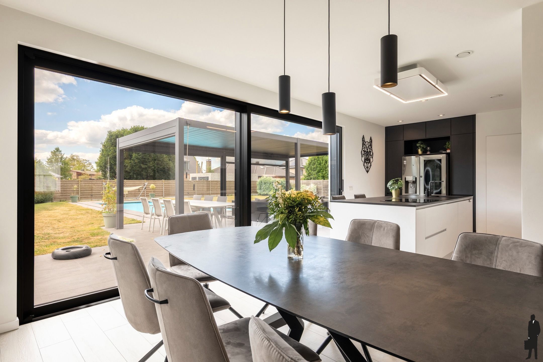 Villa met 4slks, 2bdks en verwarmd zwembad op 1200 m² foto 6