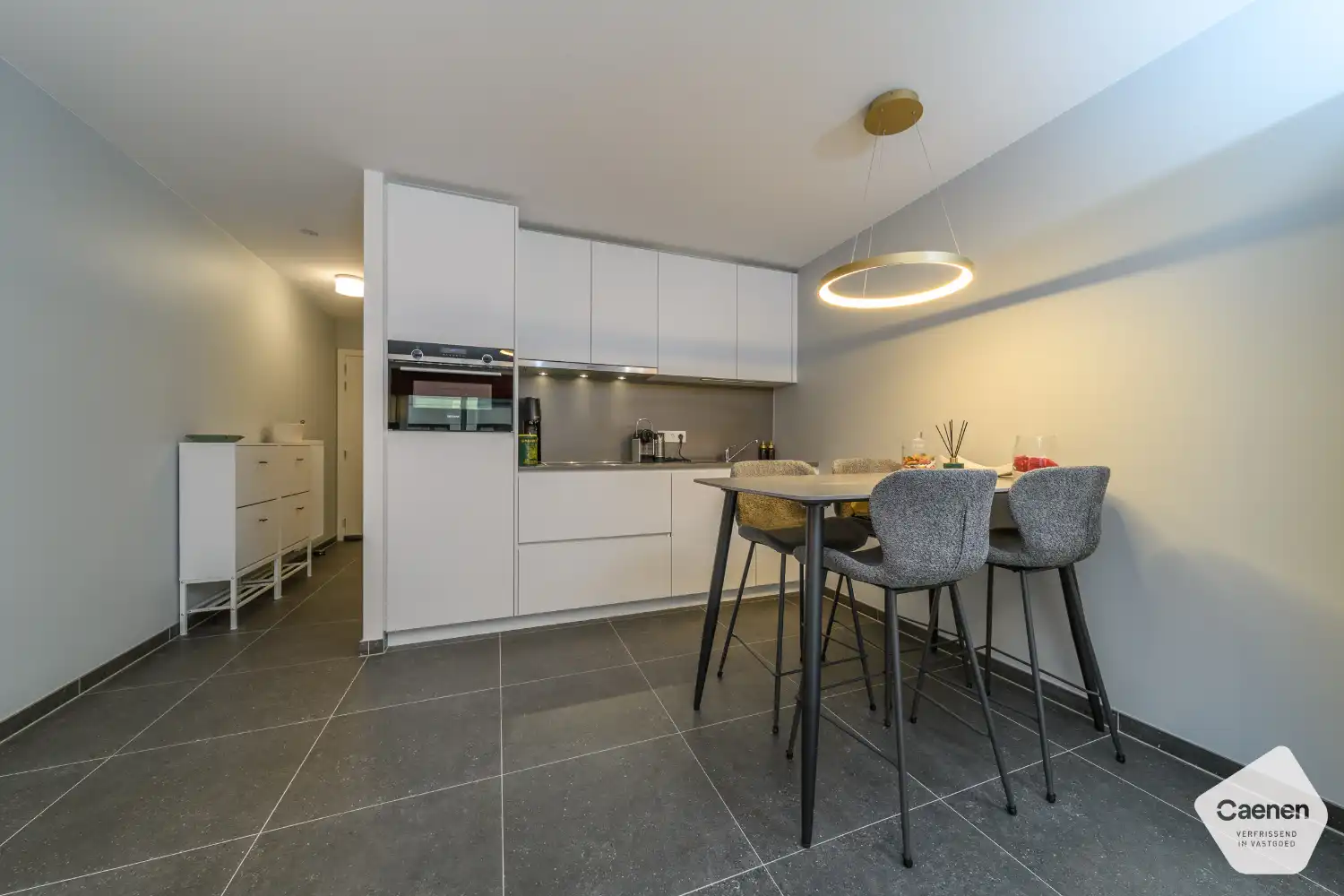 Instapklare, gemeubelde studio met fantastisch zeezicht in recente residentie foto 11