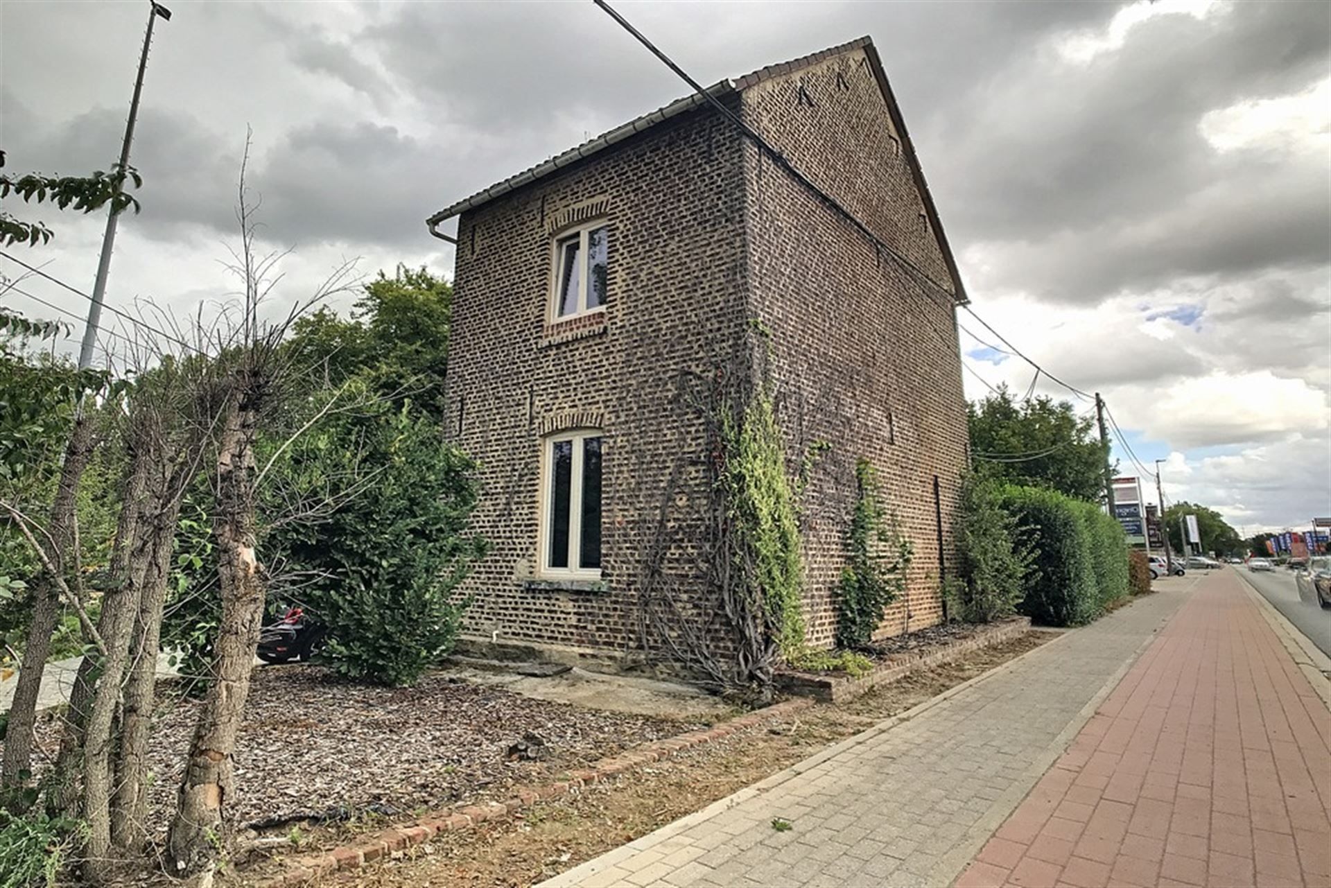 Volledig gerenoveerde woning met tuin foto 15
