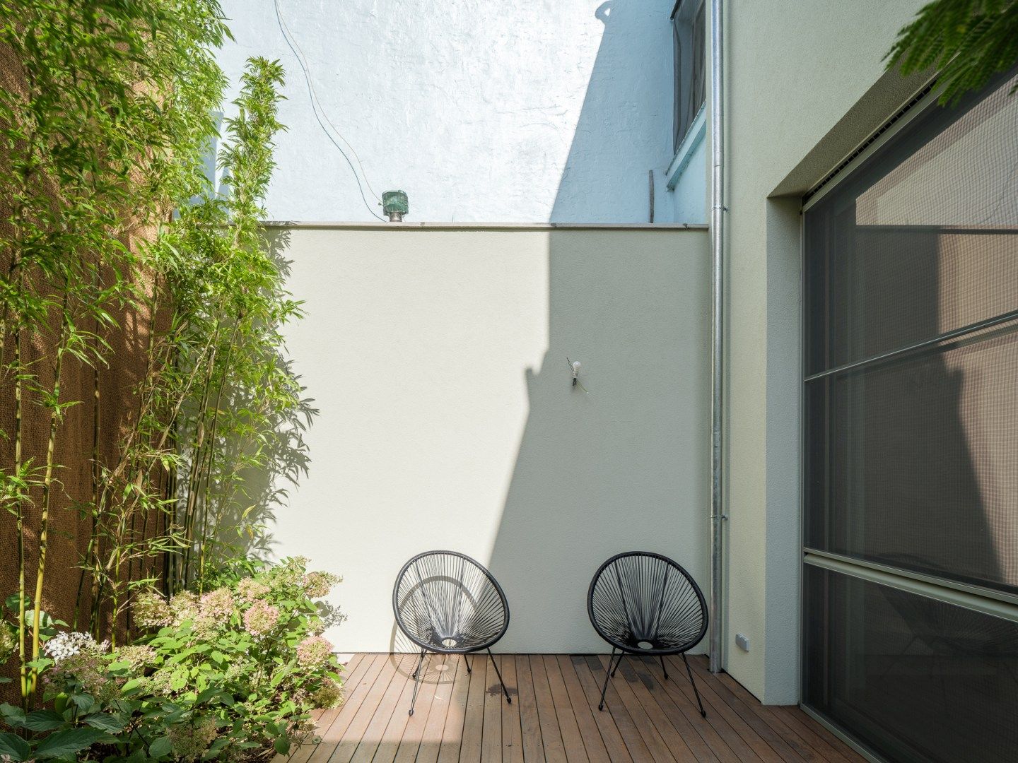 Luxueus gerenoveerde rijwoning met stijlvolle groene patio in Gentbrugge foto 5