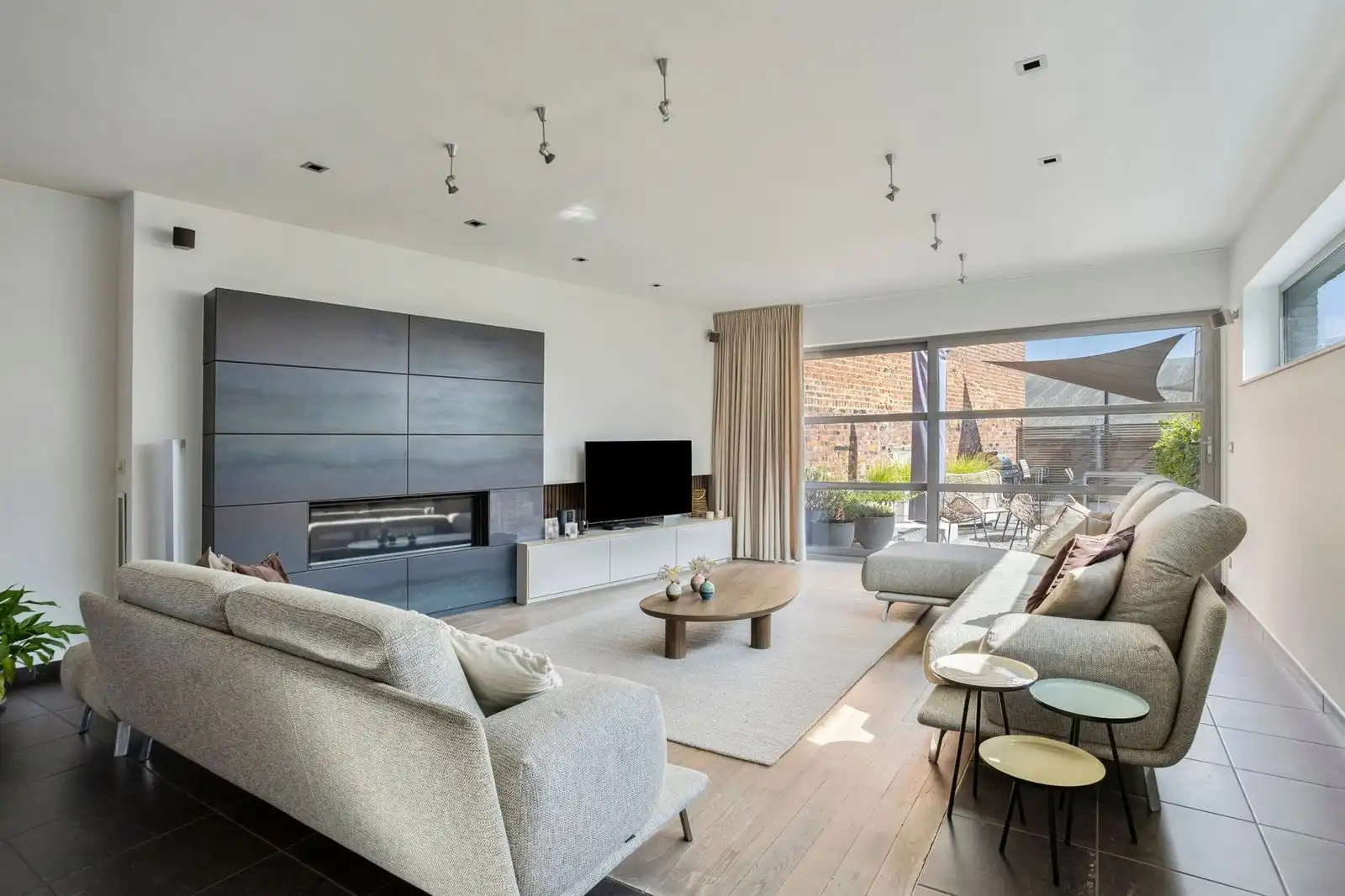 Ruime woning (4slpk) met handelsruimte en magazijn op toplocatie in Halle foto 2