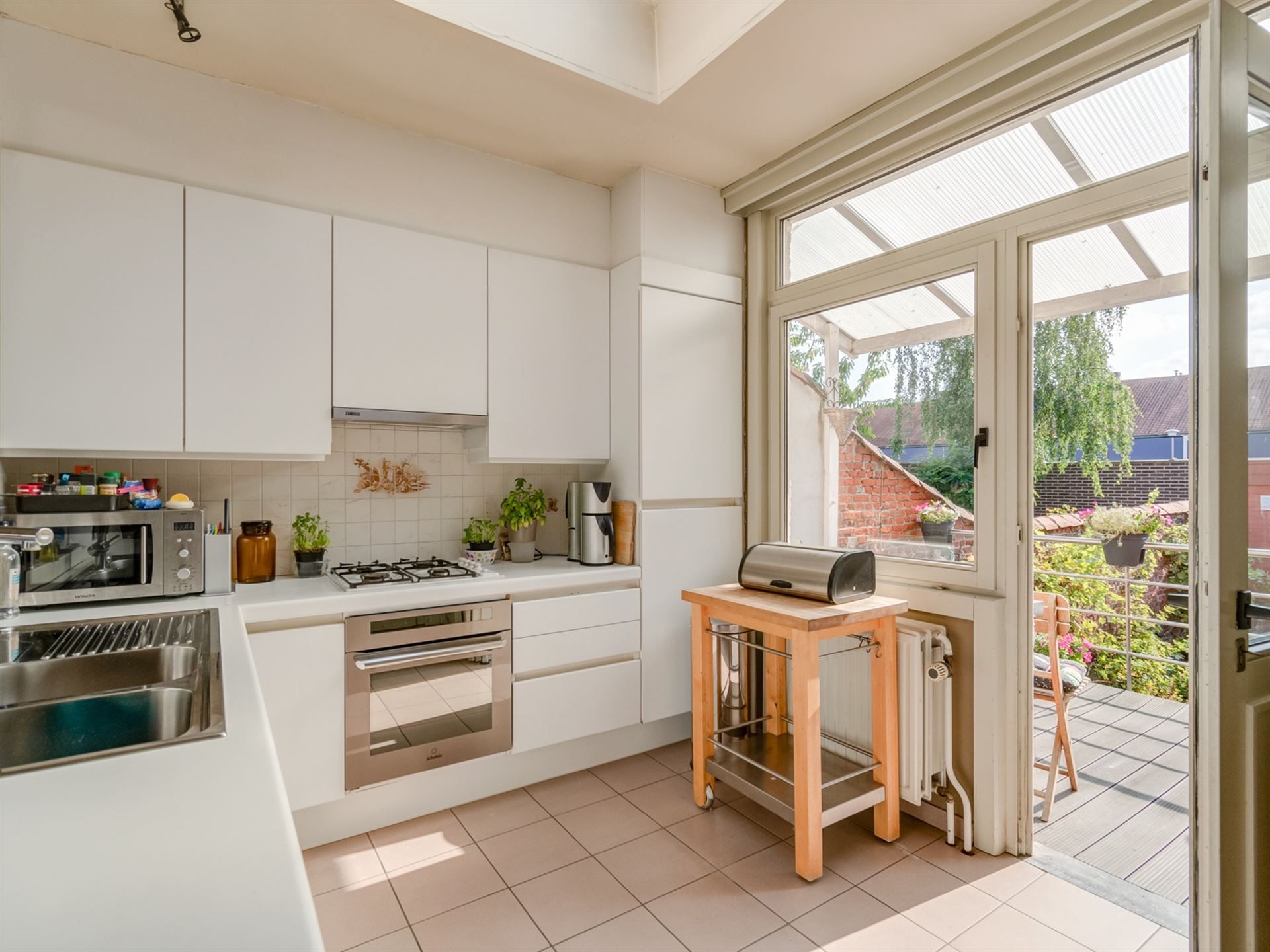 Karaktervolle woning met 3 slpks en tuin met uniek buitenhuis foto 10