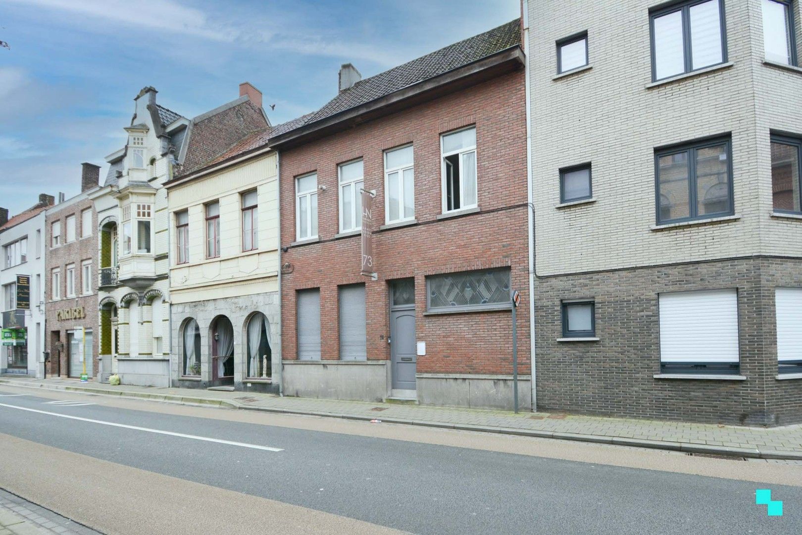 Zeer gunstig gelegen woning met kapsalon te Izegem foto 1