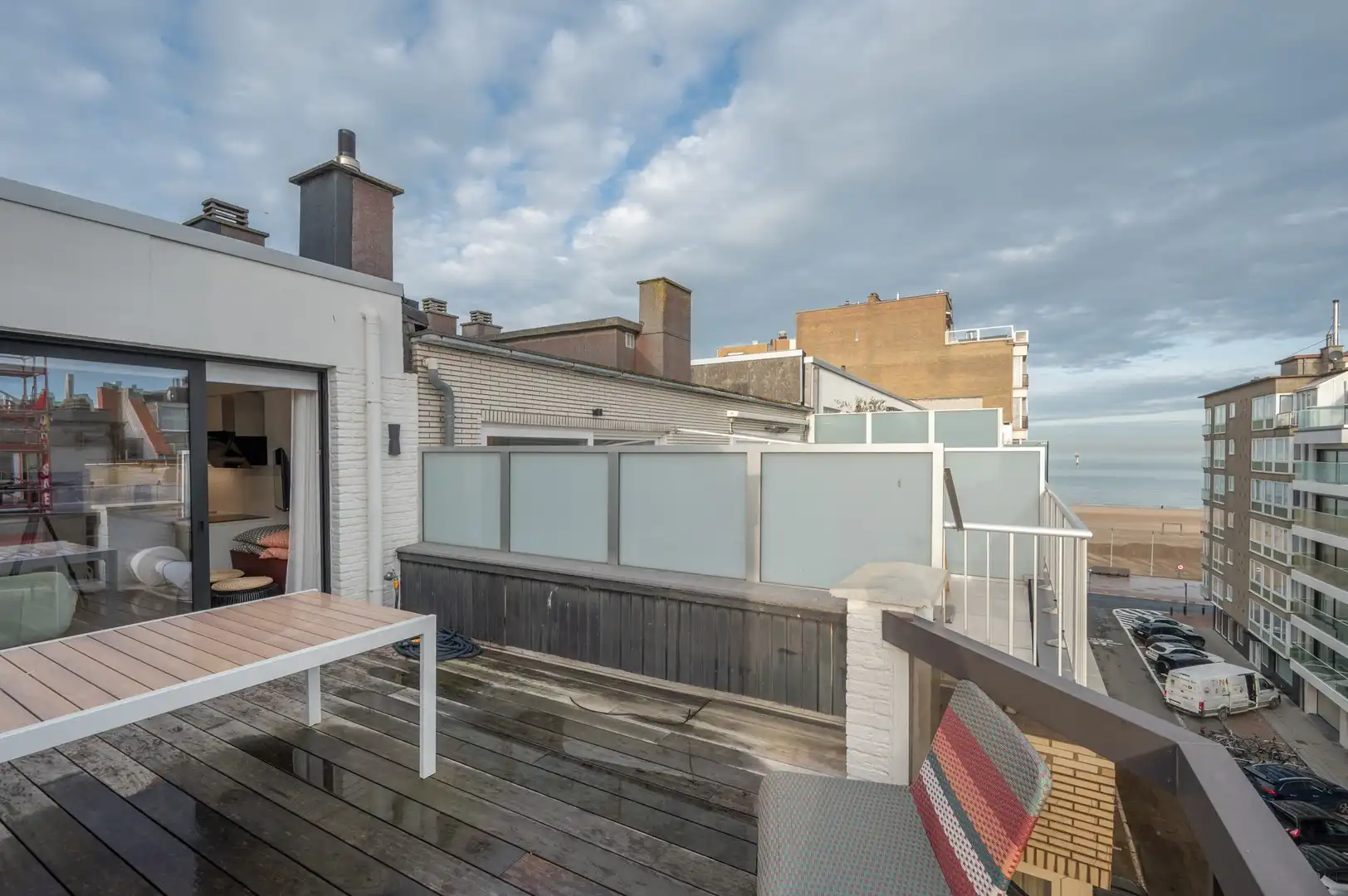 Appartement met schitterend zonneterras en zijdelings zeezicht vlakbij het Driehoeksplein in het Zoute. foto 5