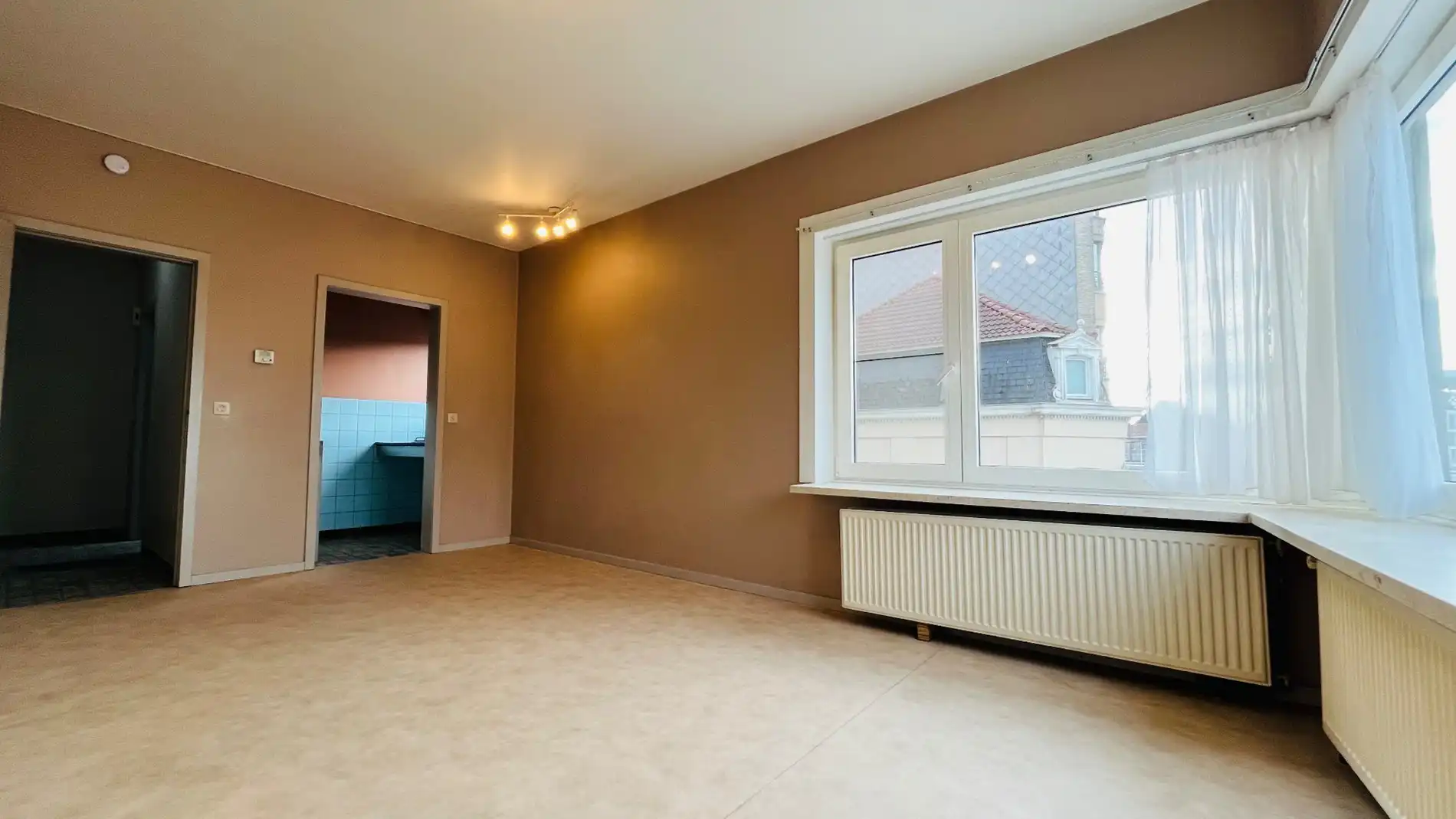 Vrije studio met open zicht op het station foto 4