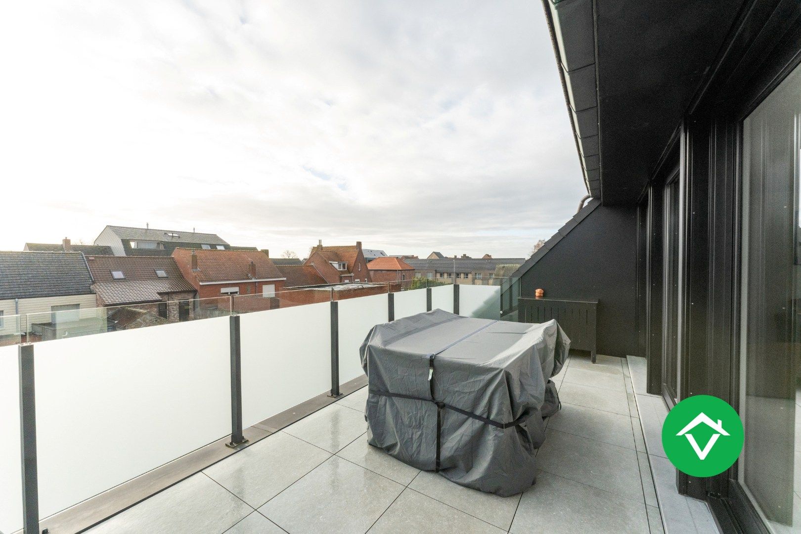 Instapklaar appartement met 2 slaapkamers en volledig ingerichte zolder te Koekelare foto 9