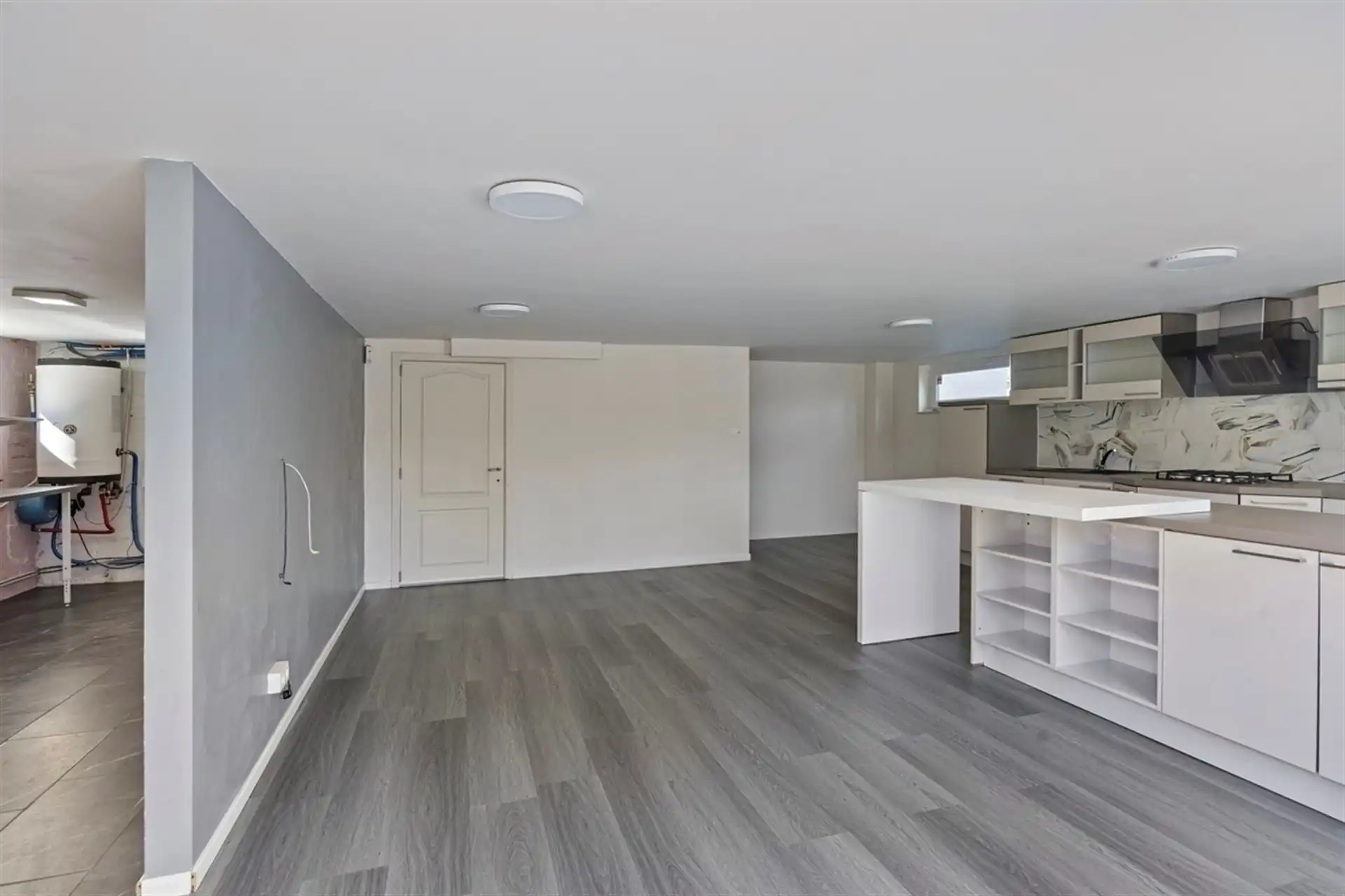 Ruime gerenoveerde villa met 4 slaapkmaers in residentiele wijk foto 16