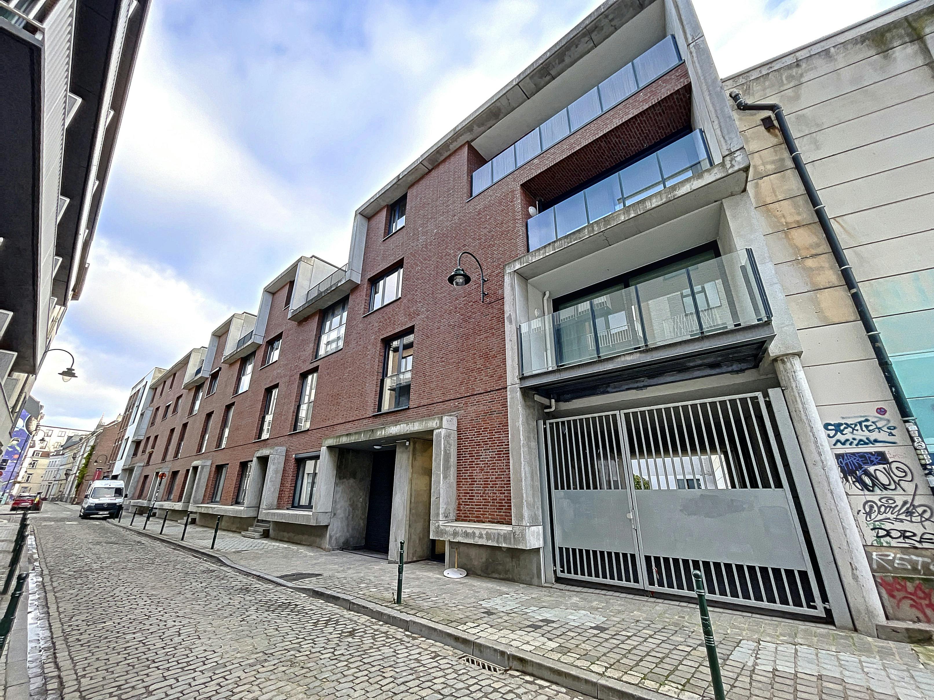 Appartement te Brussel nabij Rouppe en Zavel foto 12
