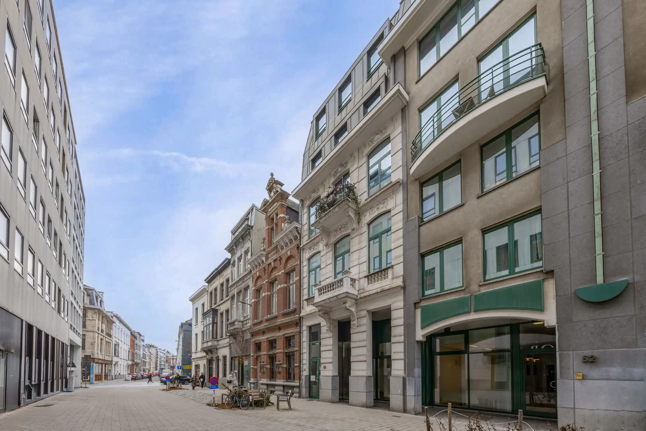 Ruim en charmant appartement met terras op toplocatie foto 15