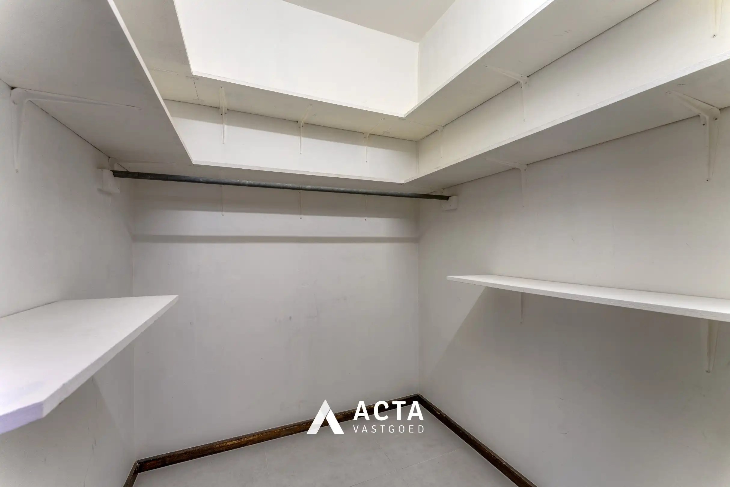 Appartement met twee slaapkamers op het Leopold I-Plein foto 12