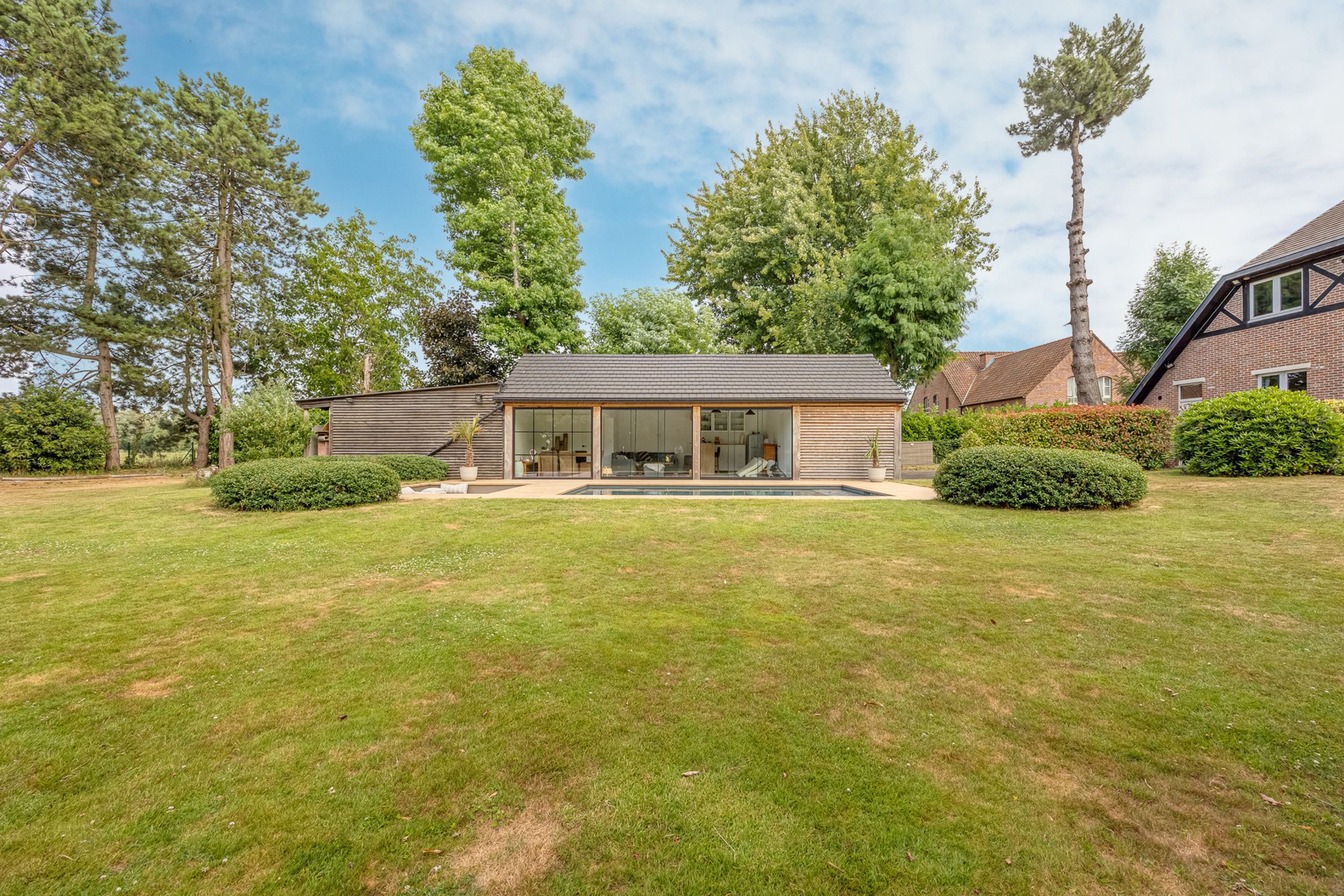 KONTICH - Exclusieve Tudor-villa met zwembad op prachtig perceel  foto 23