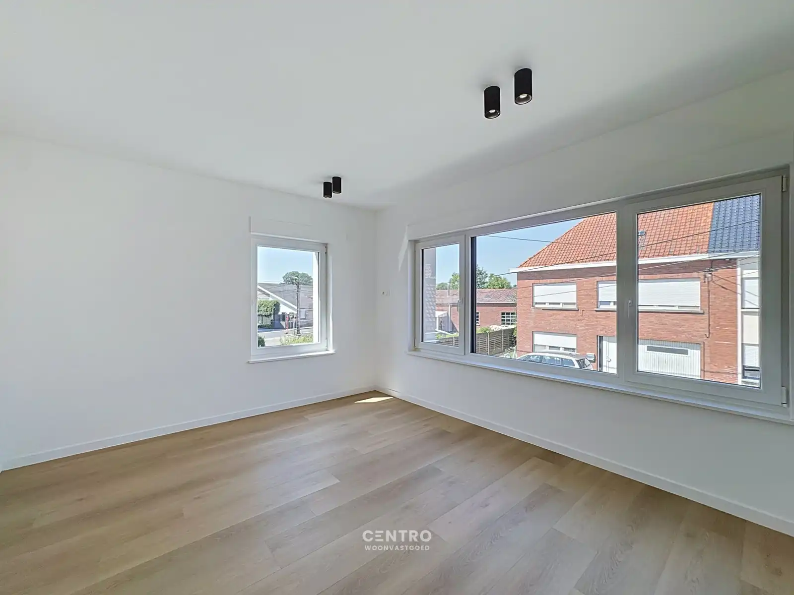 Gerenoveerde woning met 4 slpks, ZUIDger. tuin en ruime garagebox! foto 14