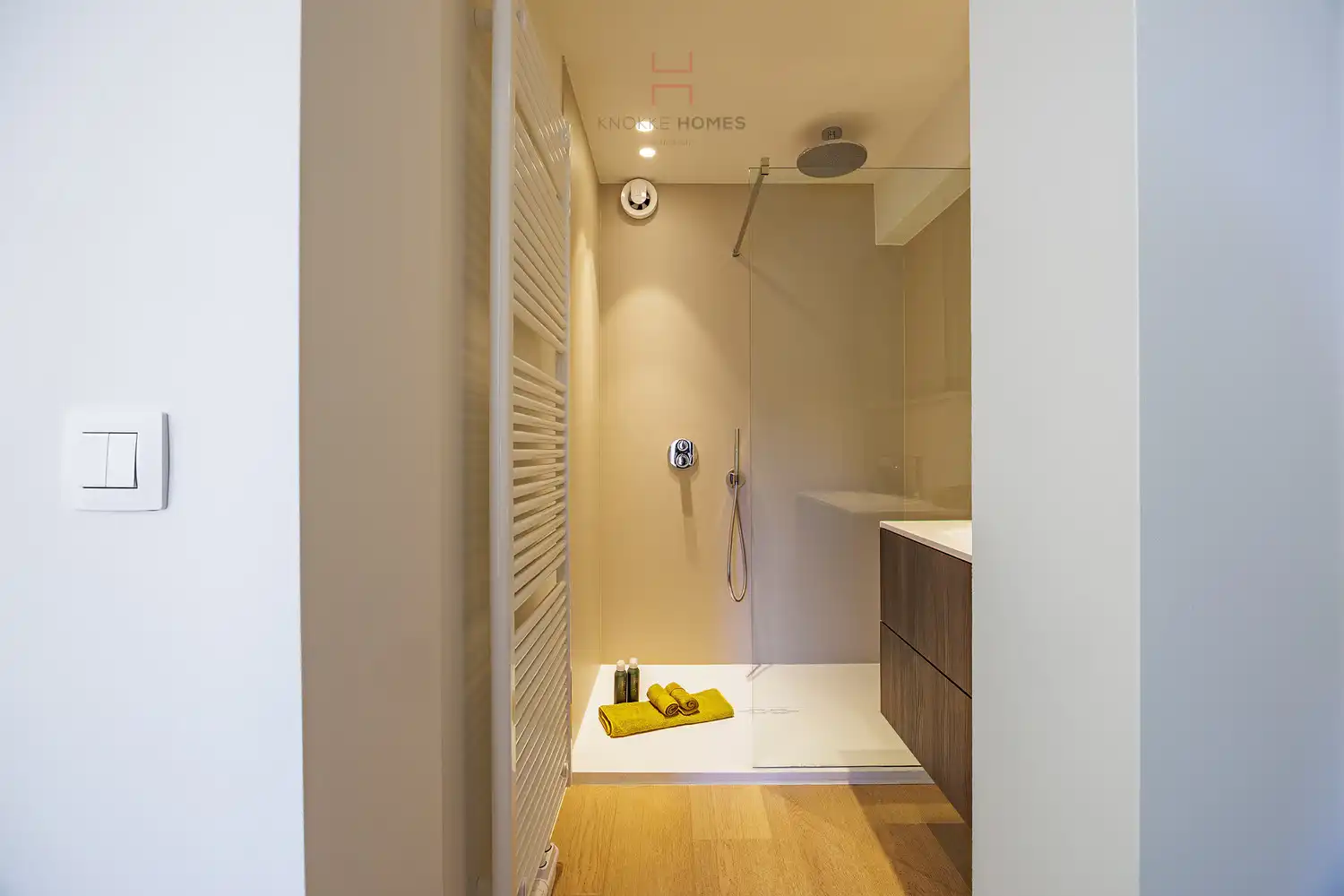 Prachtig gerenoveerd 2- slaapkamer appartement met frontaal zeezicht. foto 14