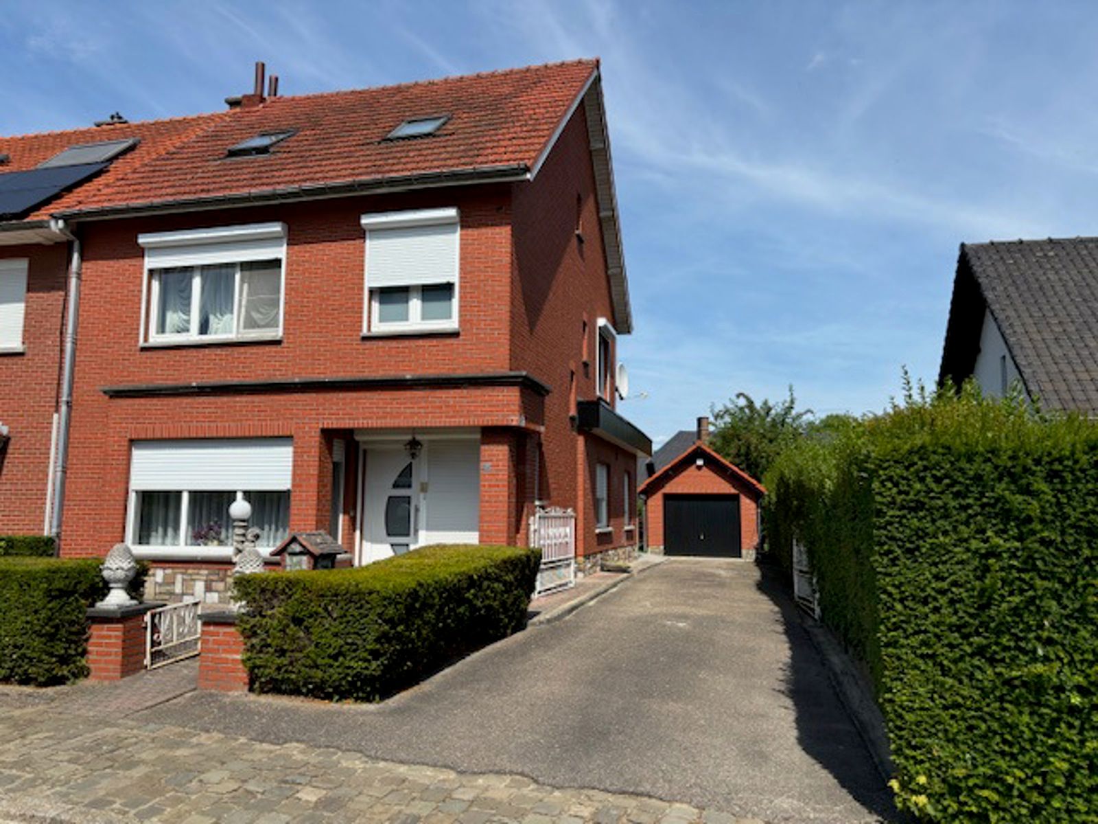 Woning 4 slpks 2 badks te Hoegaarden foto {{pictureIndex}}