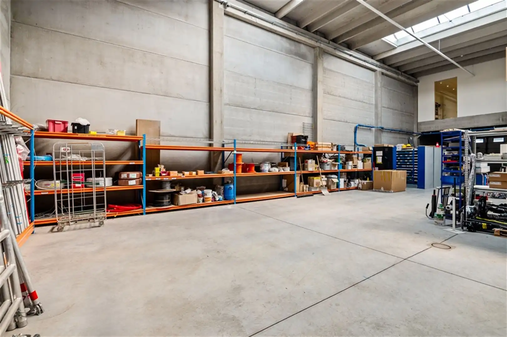 Magazijn met kantoren te koop langs R4 in Merelbeke-Melle foto 13