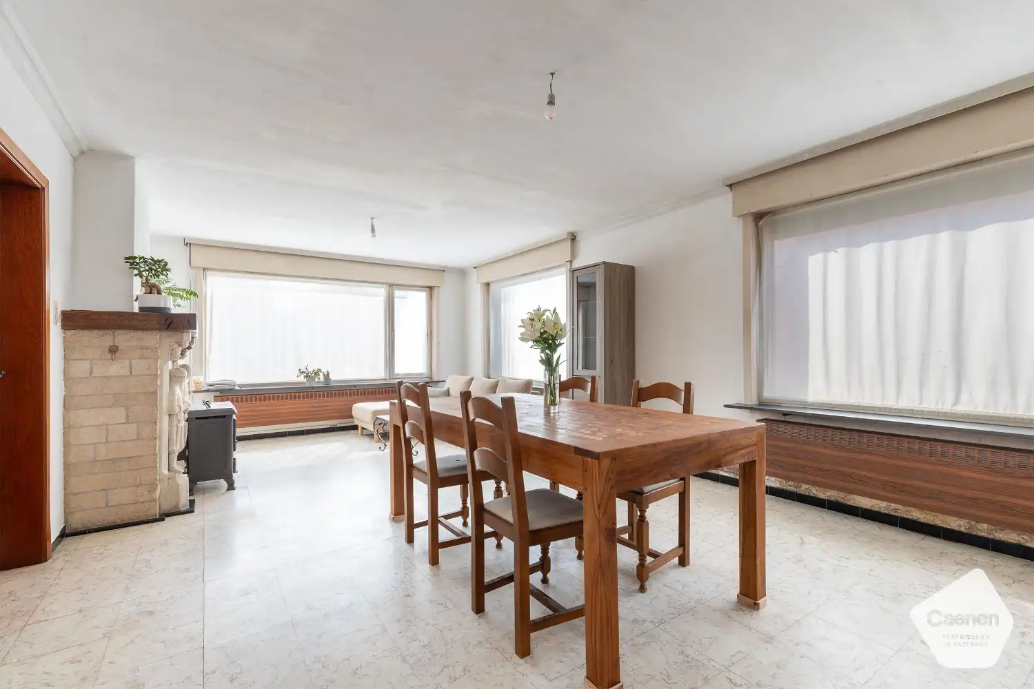 Leuke & lichtrijke charmante half-open woning met 4 slaapkamers, garage en leuke tuin! foto 4