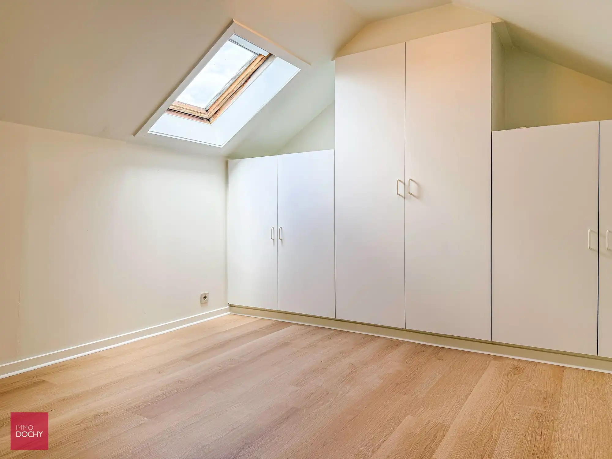 Volledig gerenoveerd duplex - appartement met garage | Deerlijkseweg foto 8